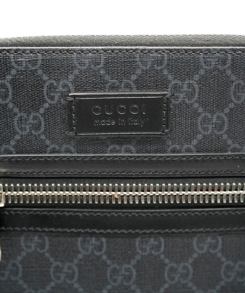 Gucci bag store navy