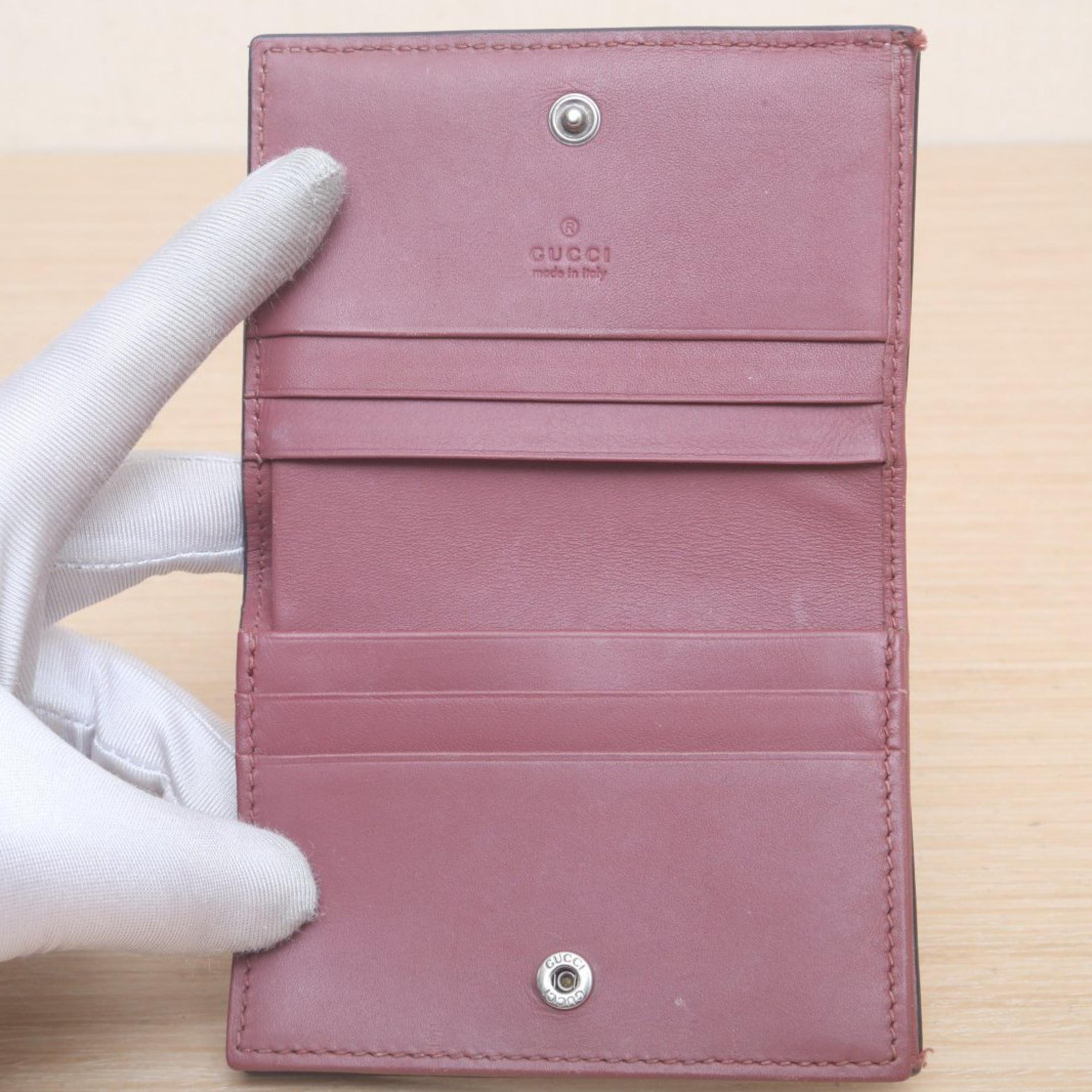 Gucci Gucci Ebony PVC Floral Print Wallet & Card Holder
No accessories ALC3156