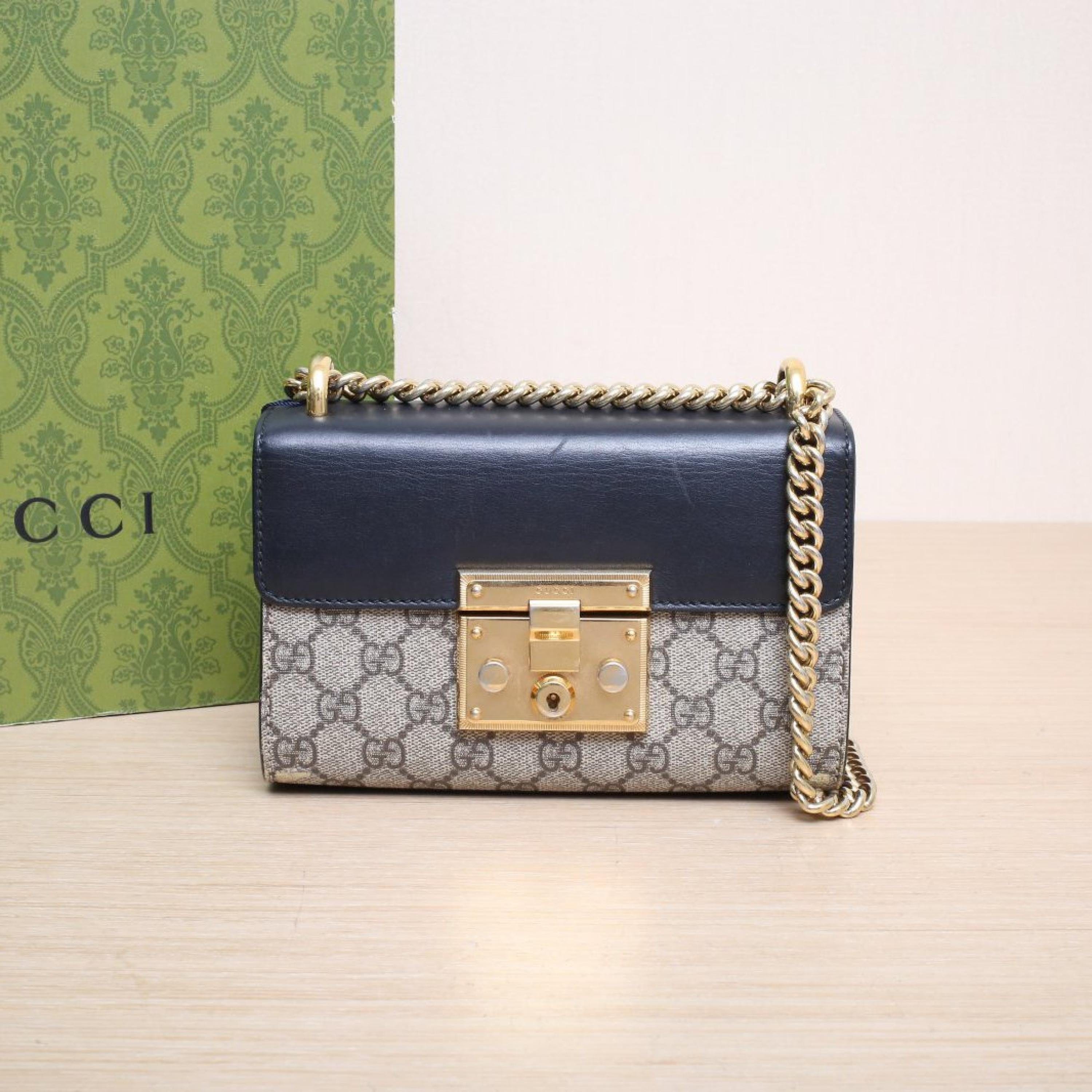 Gucci Gucci Padlock Padlock Bag Small 20.5 Black Leather C/PVC Gold Buckle Leather C/PVC
Leather tag, key ALC3149