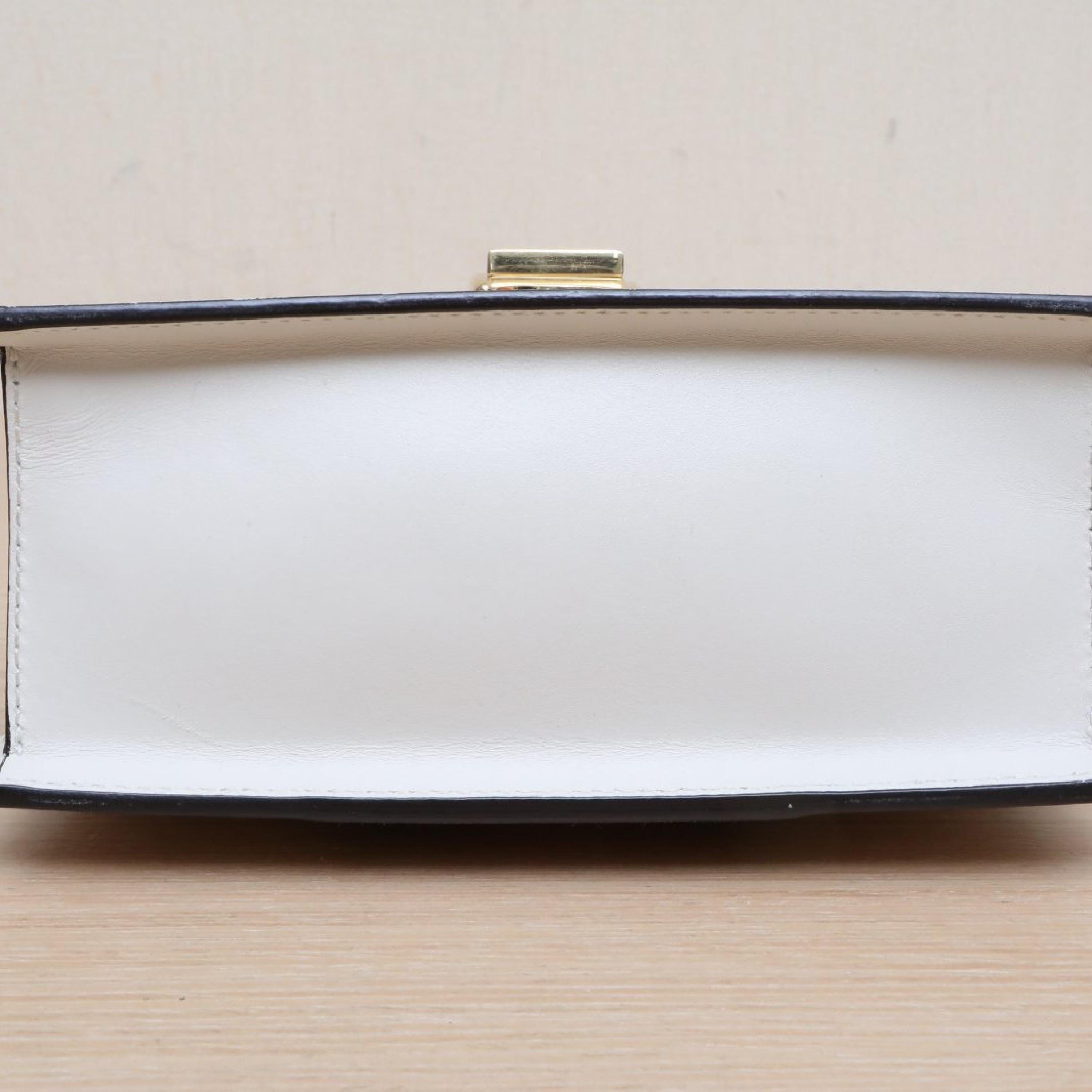 Gucci Gucci Sylvie Serbia Ribbon Bag Leather Hand Strap Mini 20 White Leather C Gold Buckle
shoulder straps ALC3143