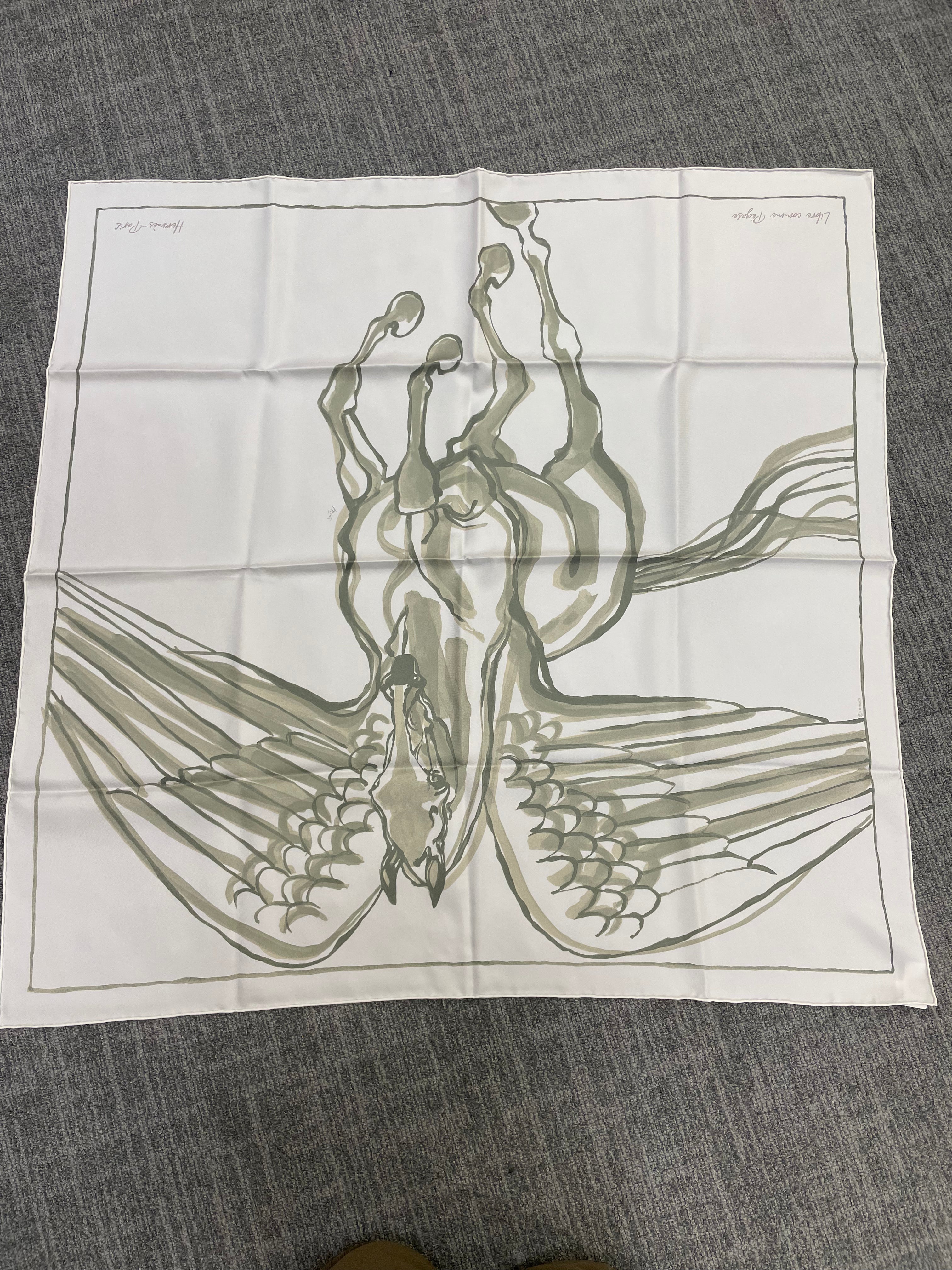 Hermès Hermès Silk 90-19 – Minimalist Chain Motif in Sage and Pearl White ALC3500