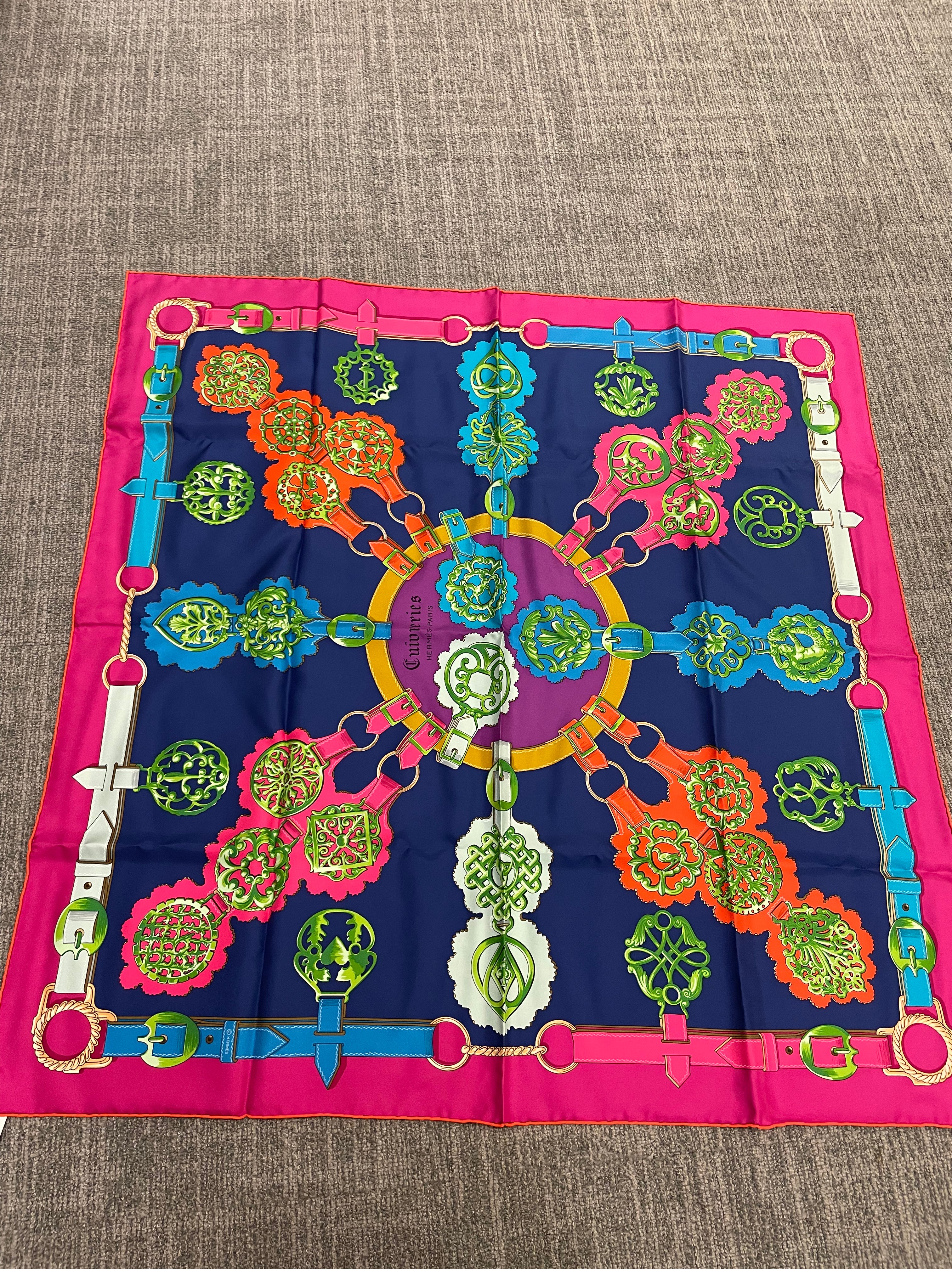 Hermès Hermès Silk 90-33 – Regal Medallions and Chains in Navy and Fuchsia ALC3514