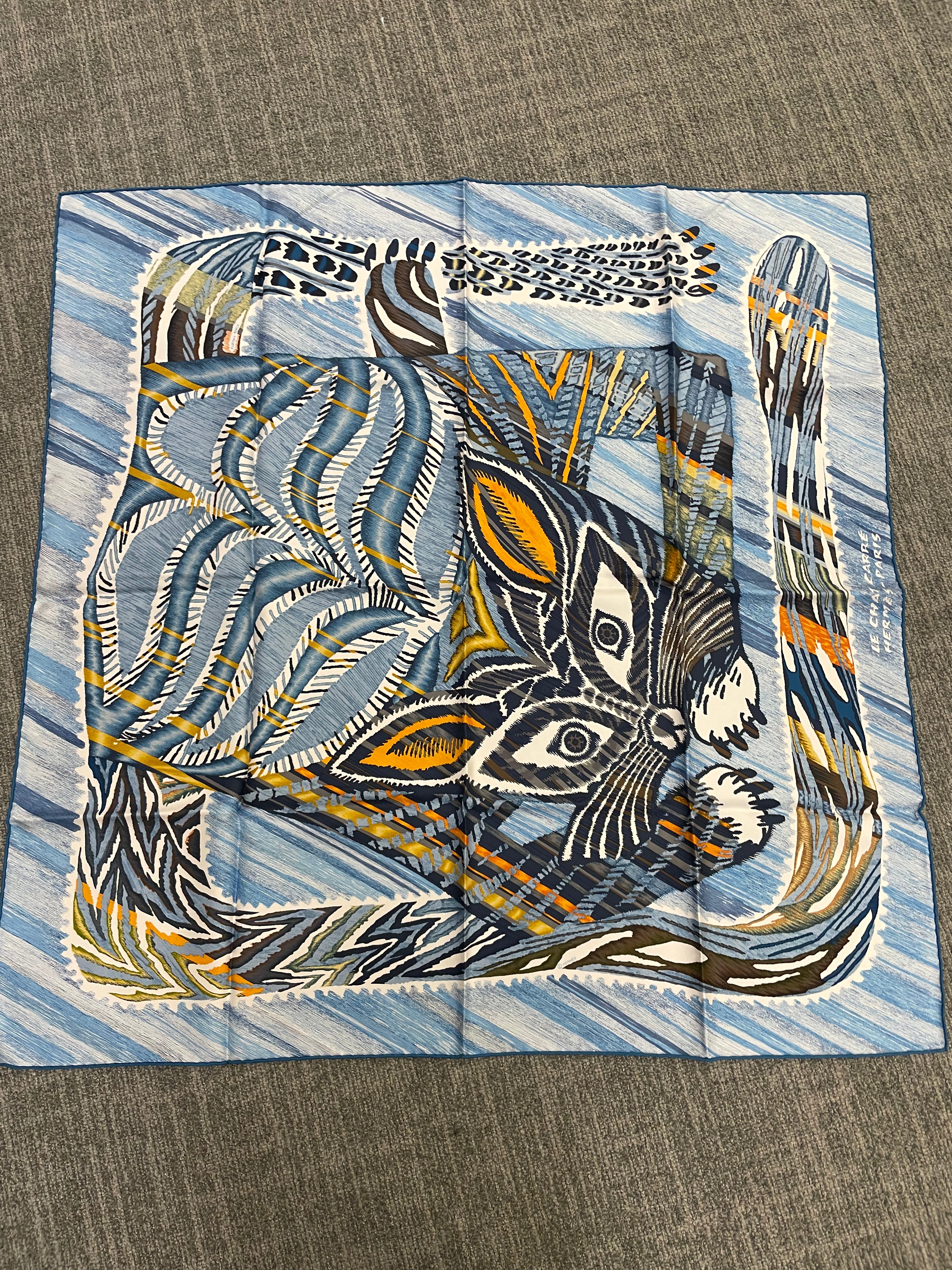 Hermès Hermès Silk 90-54 – Abstract Feline Silhouette in Indigo, Amber, and Ivory ALC3535