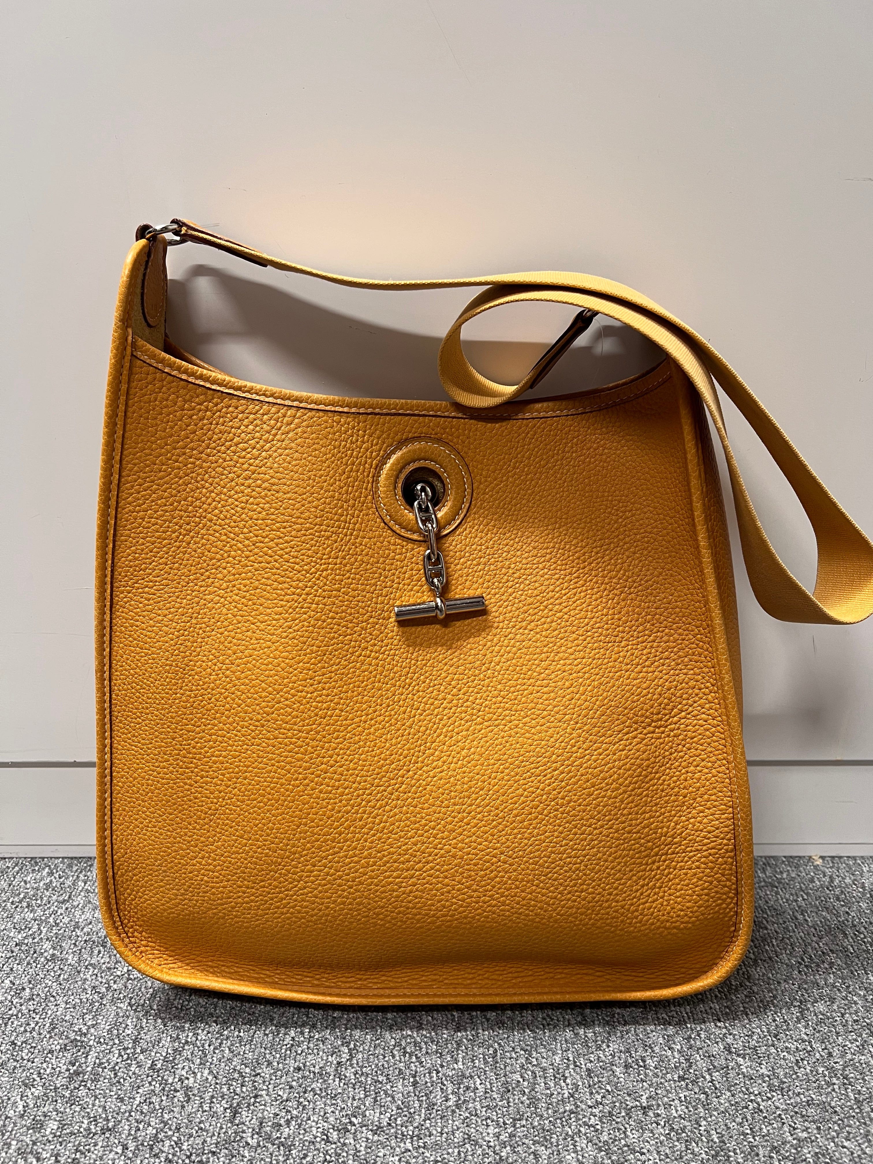 HERMES HERMES Taurillon Jaune d'Or SV Vespa GM B09155QLCH