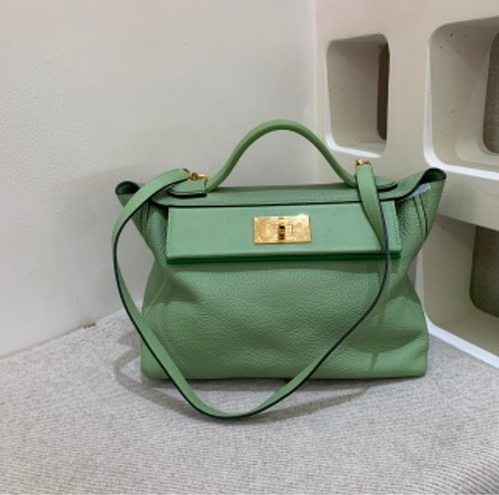 HERMES Hermes 2424 Avocado Green Small Y-Cut US392817
