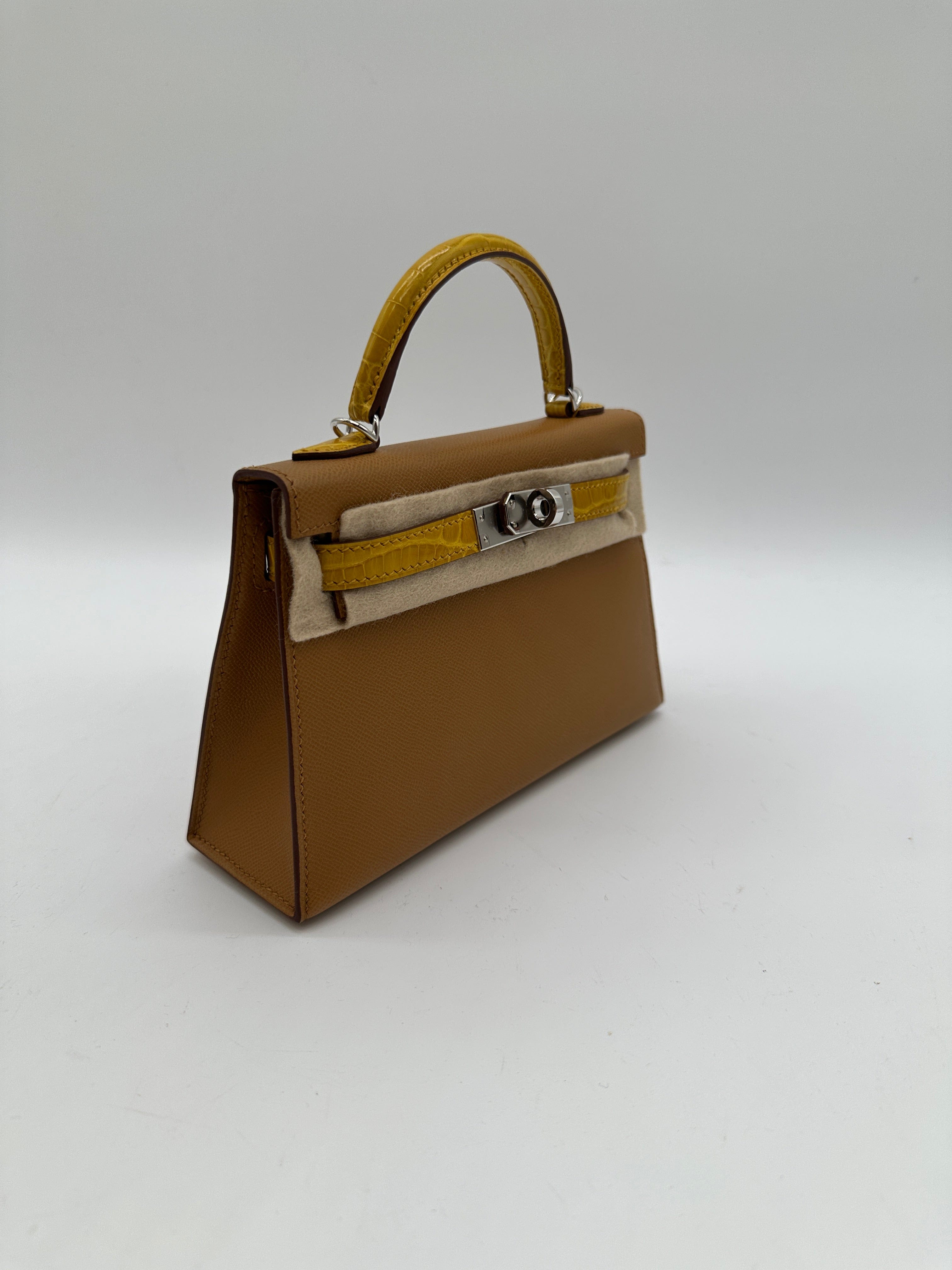 Hermès Hermès Mini Kelly 20 Touch Madame/Alli Missi Sesame / Jaune Ambre PHW K PC485