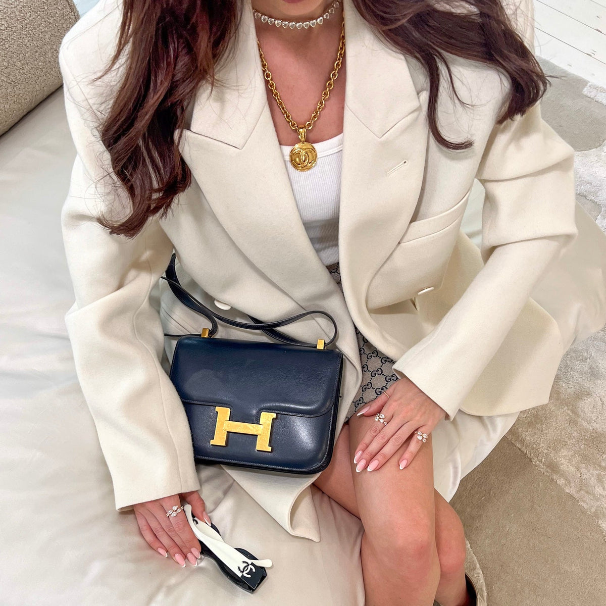 model wears hermes-constance-24-bag-insert