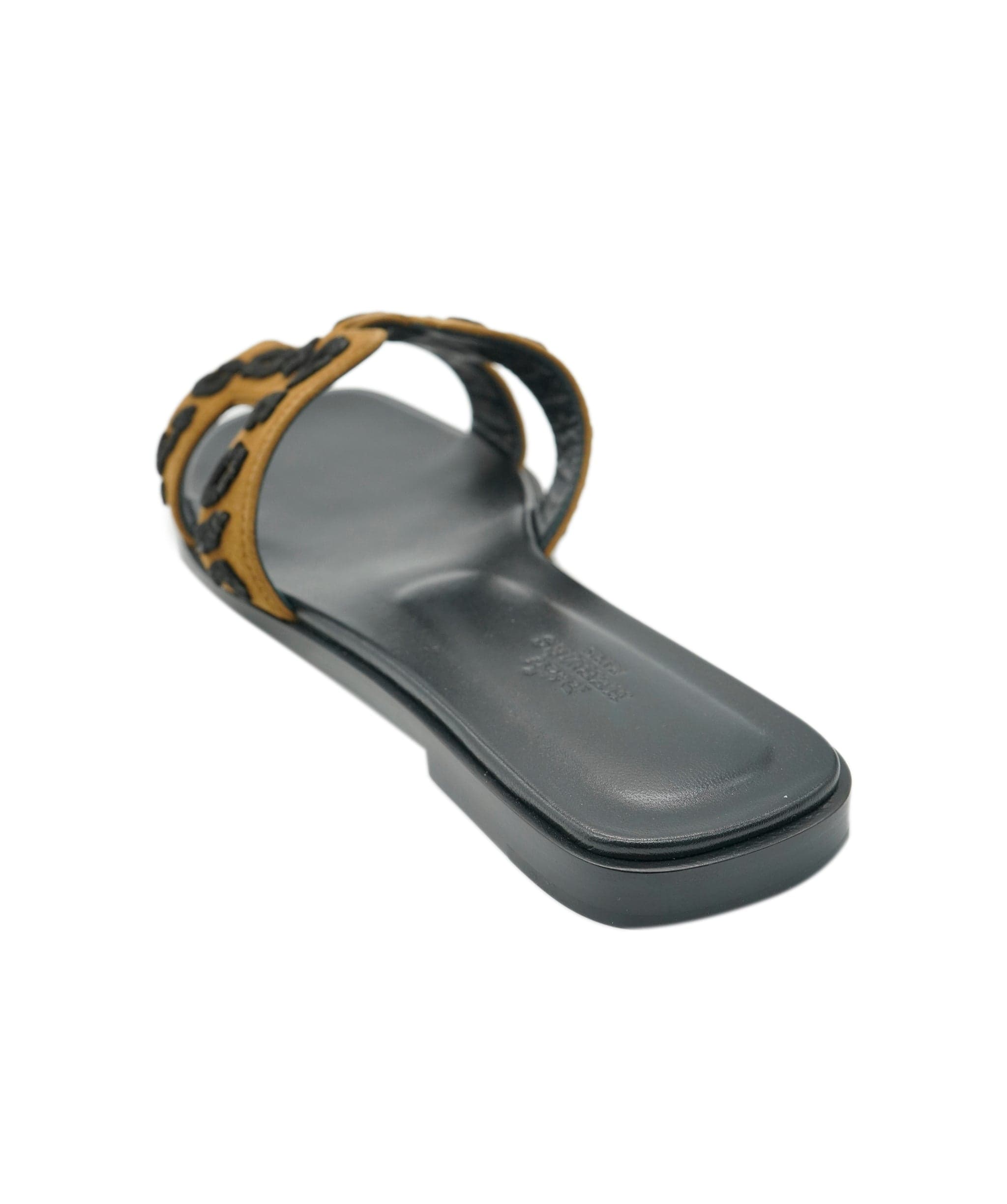 Hermès Hold - Carter Hermès Oran Sandal Leopard Suede 38.5 01SHU2336 DBXM0076