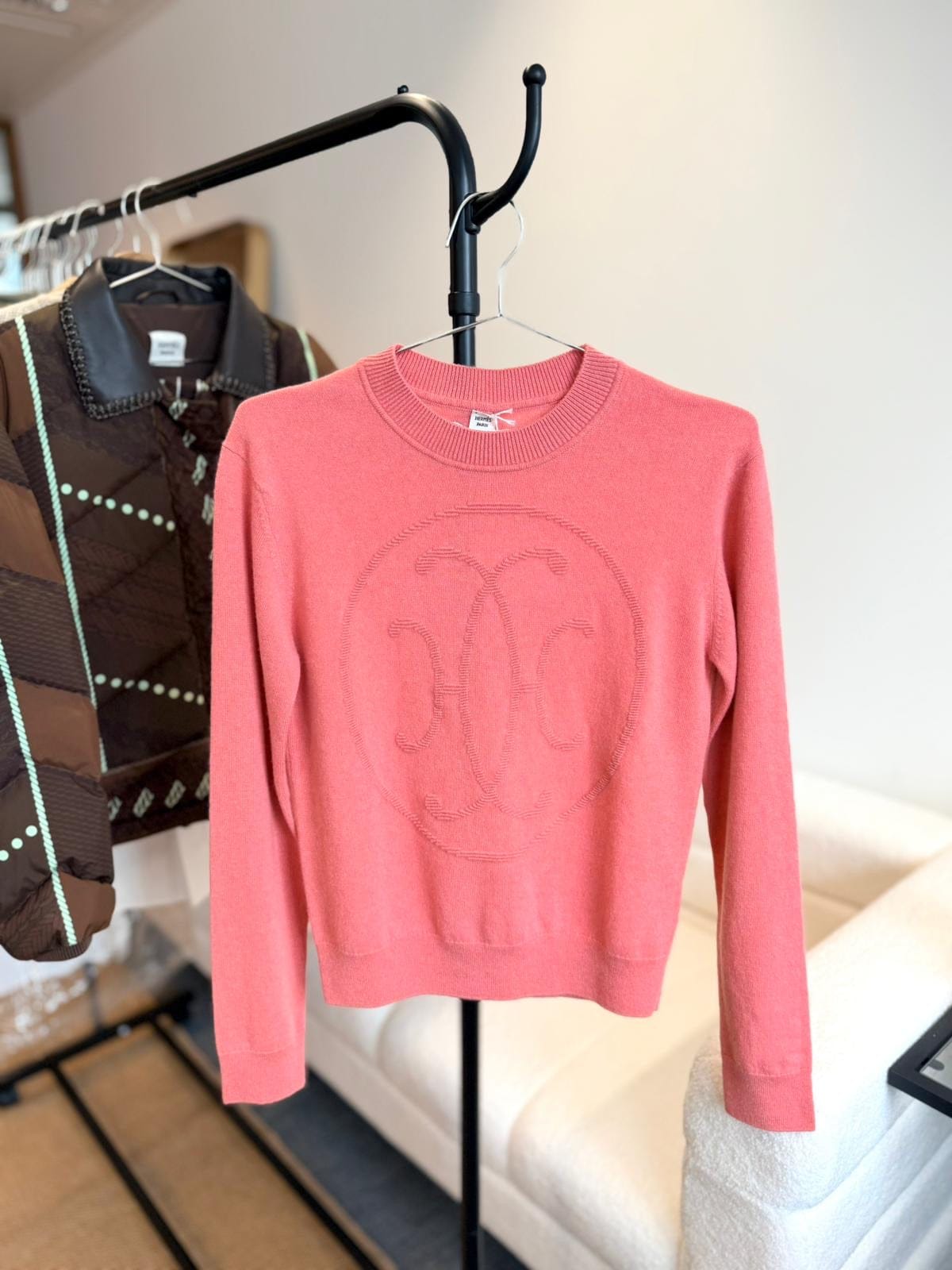 HERMES FR38 - Hermes Rose Cashmere "H Lift" Long-sleeve Sweater