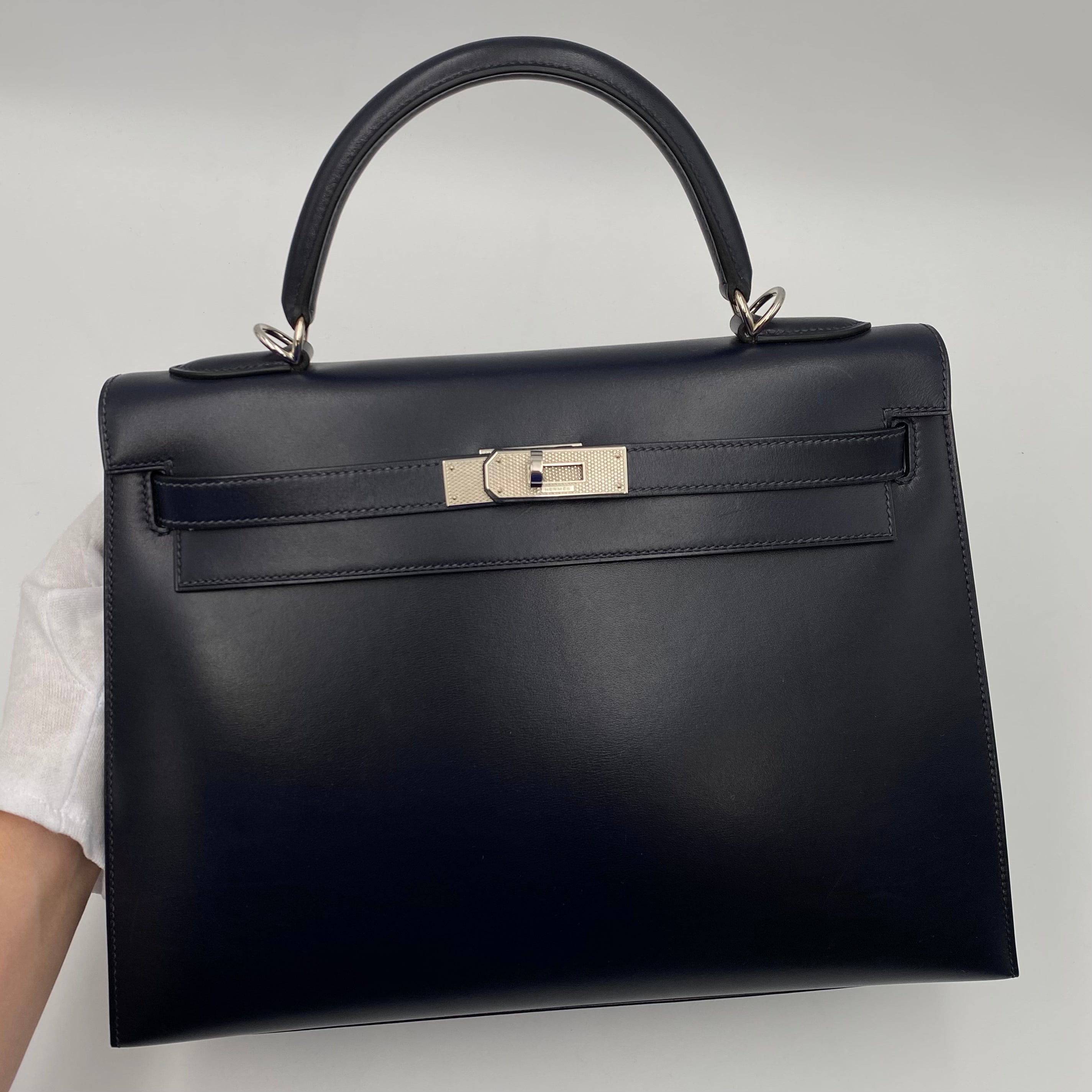 Hermès HERMES KELLY 32 SELLIER GUILLOCHE NAVY BOXCALF □G SHW 90221030