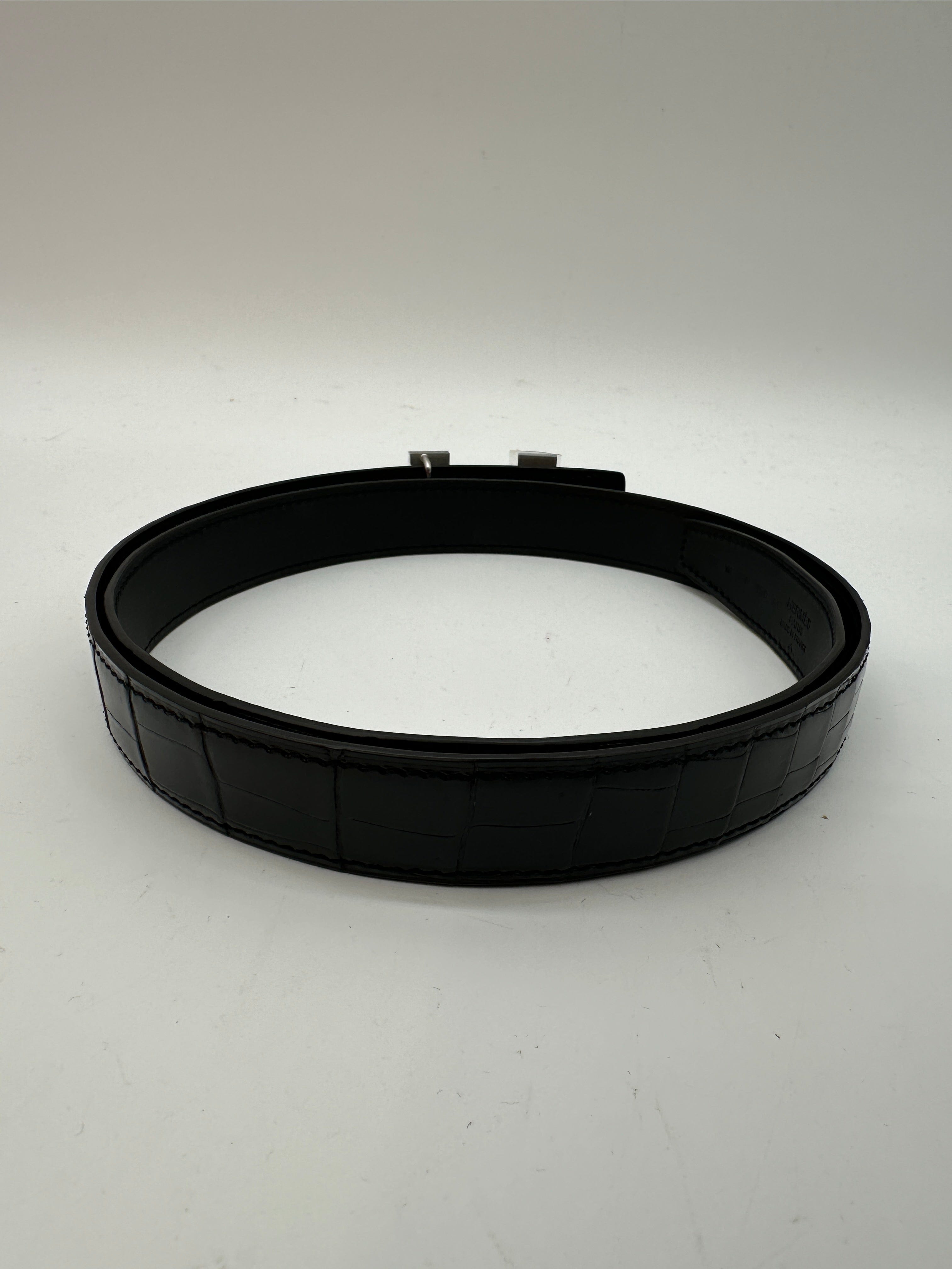 Hermès Hermès Cuir Seul de Ceinture 24 Crodocile Porosus Shiny - Black, 85
Leather Belt 24, Crocodile Porosus Shiny, Black PCA700