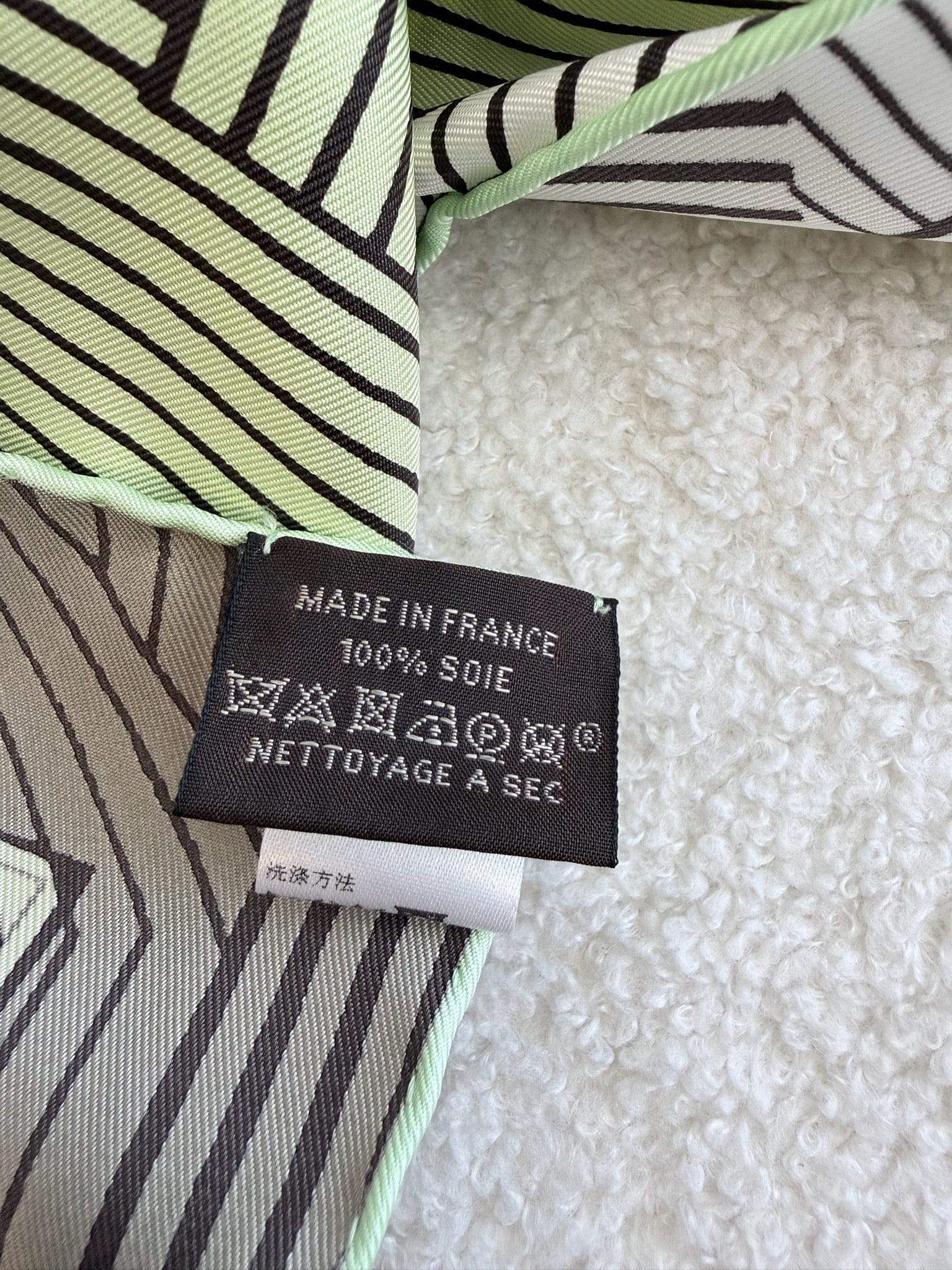Hermes Hermes Silk Jeu des Omnibus Remix Scarf 90