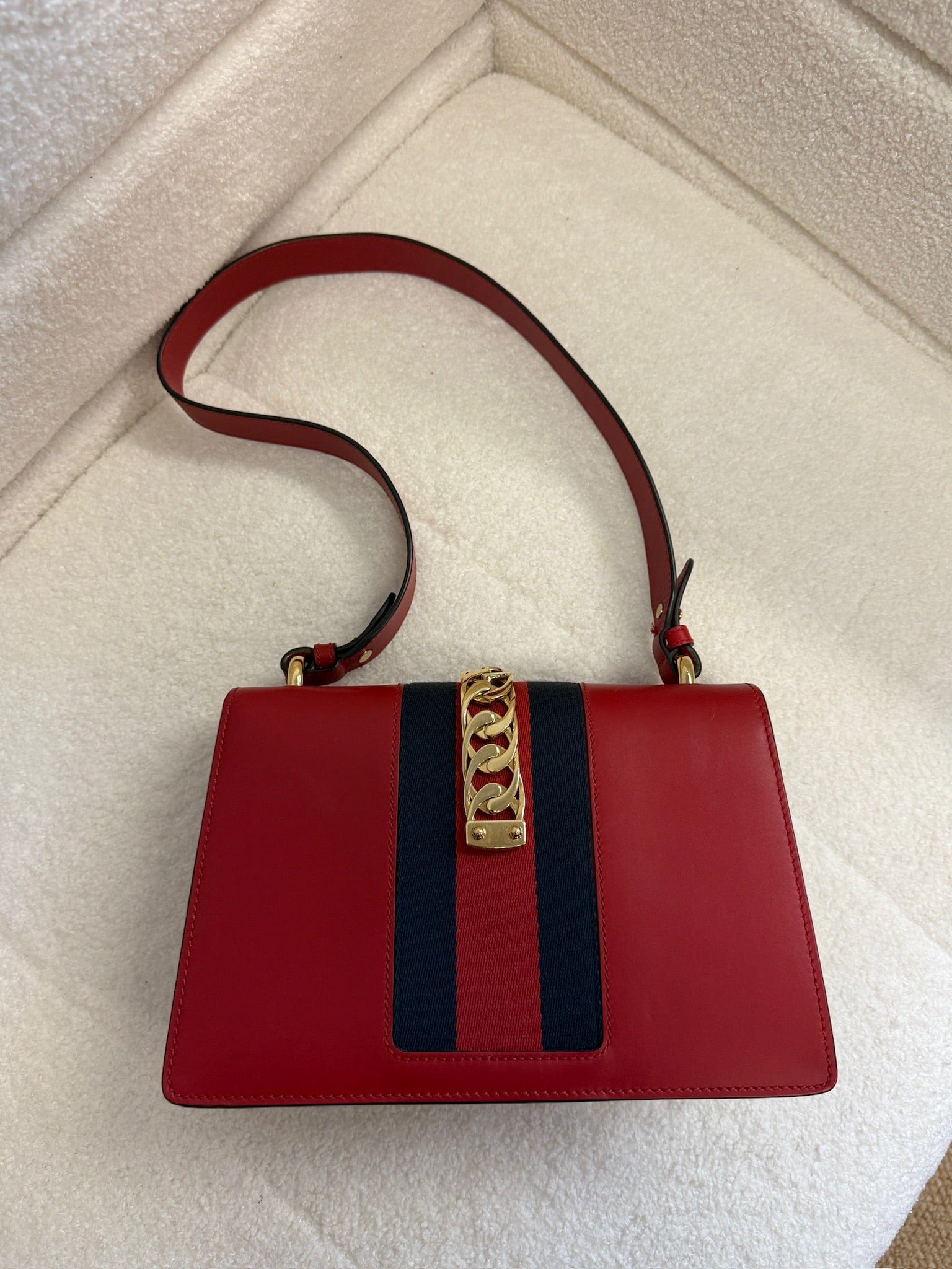Iconn Boutique Gucci Diana Small Chain Bag