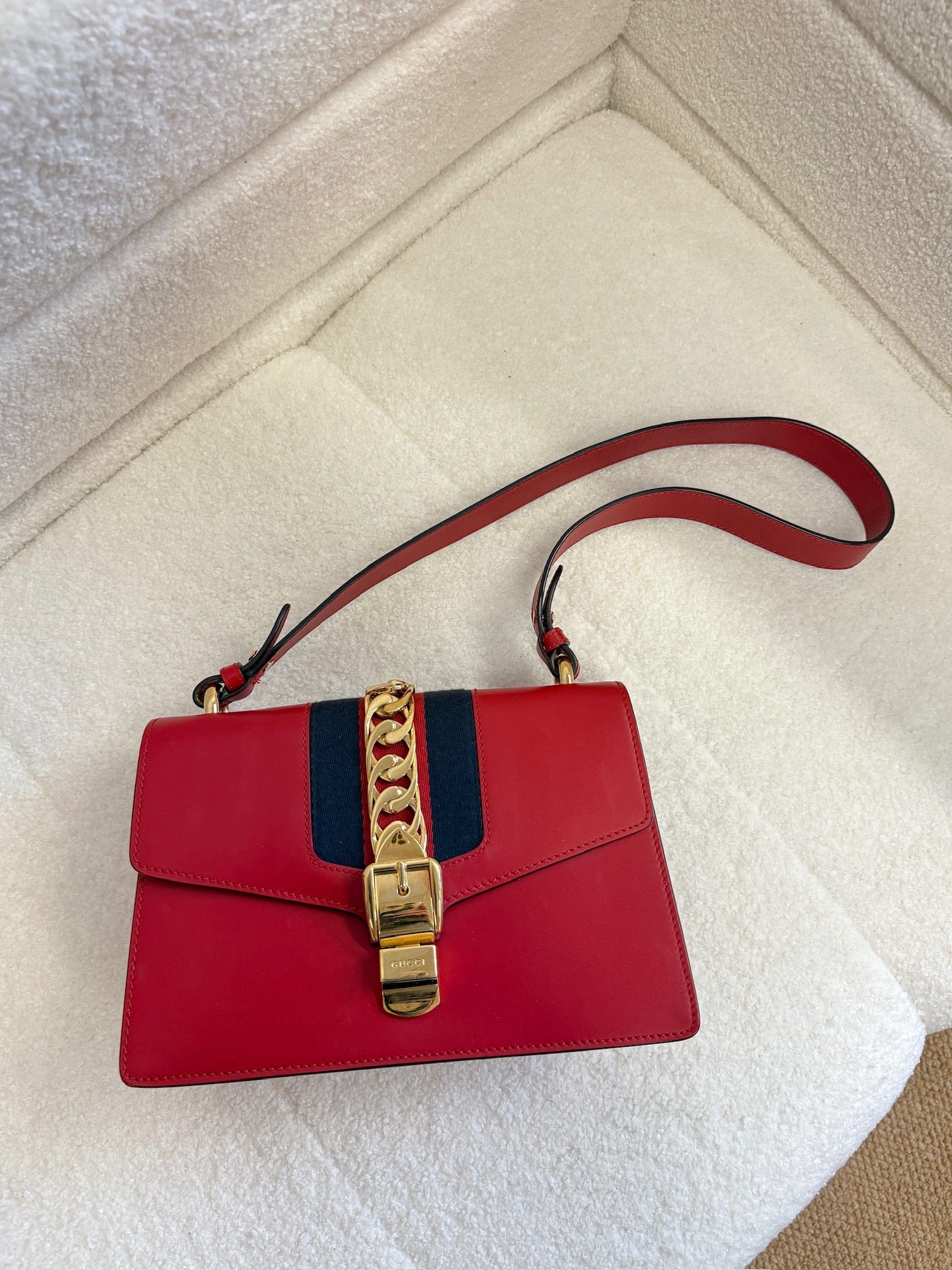 Iconn Boutique Gucci Diana Small Chain Bag