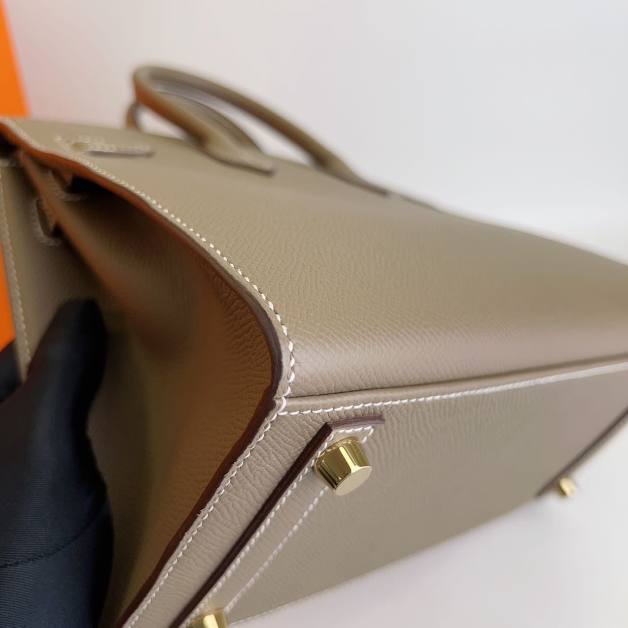 Iconn Boutique Hermès Birkin 25 Etoupe Epsom Leather Gold Hardware- Stamp B