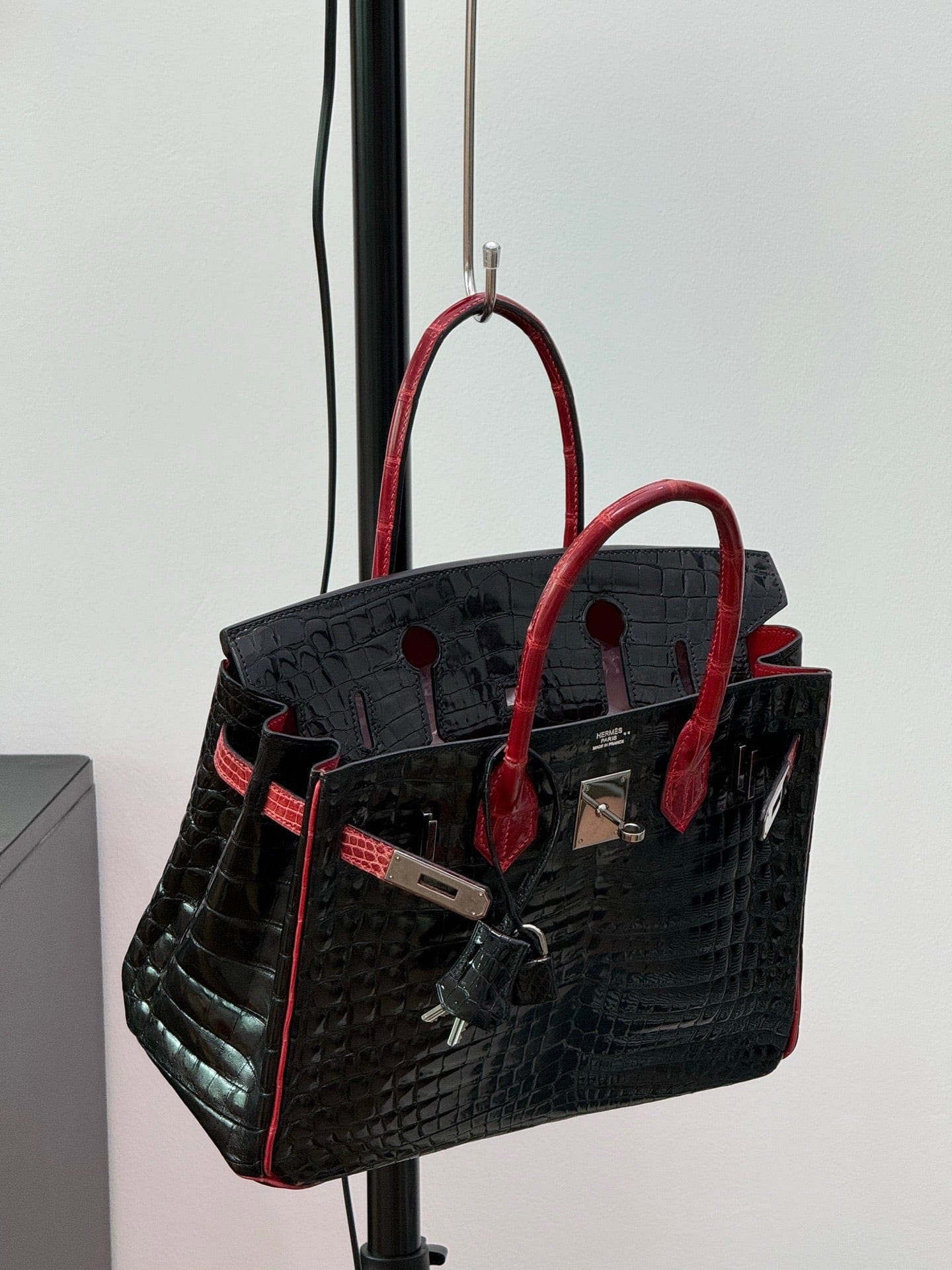 Iconn Boutique Hermès Birkin 30  Crocodile Leather - Stamp Square K