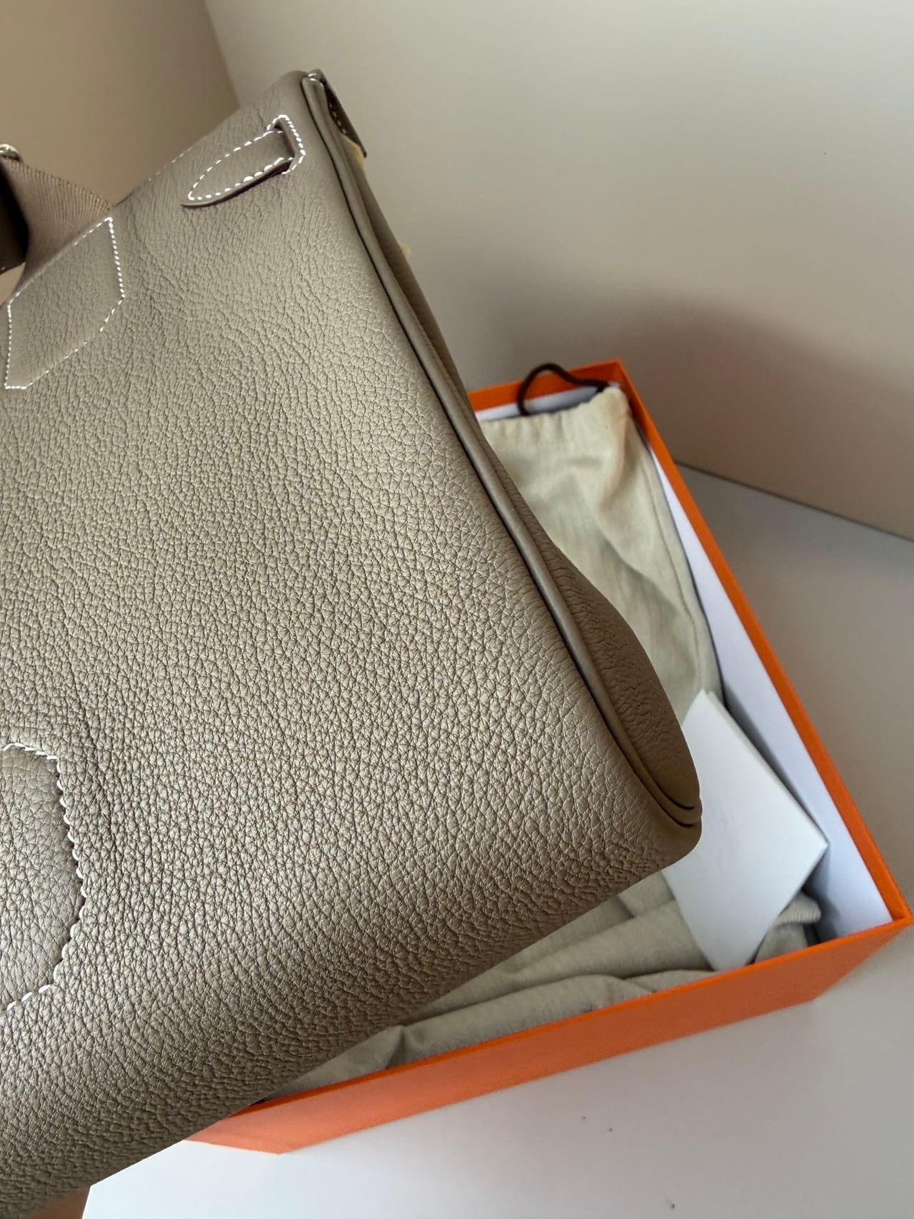 Iconn Boutique Hermès HAC à dos PM Etoupe Togo Leather Gold Hardware - Stamp W