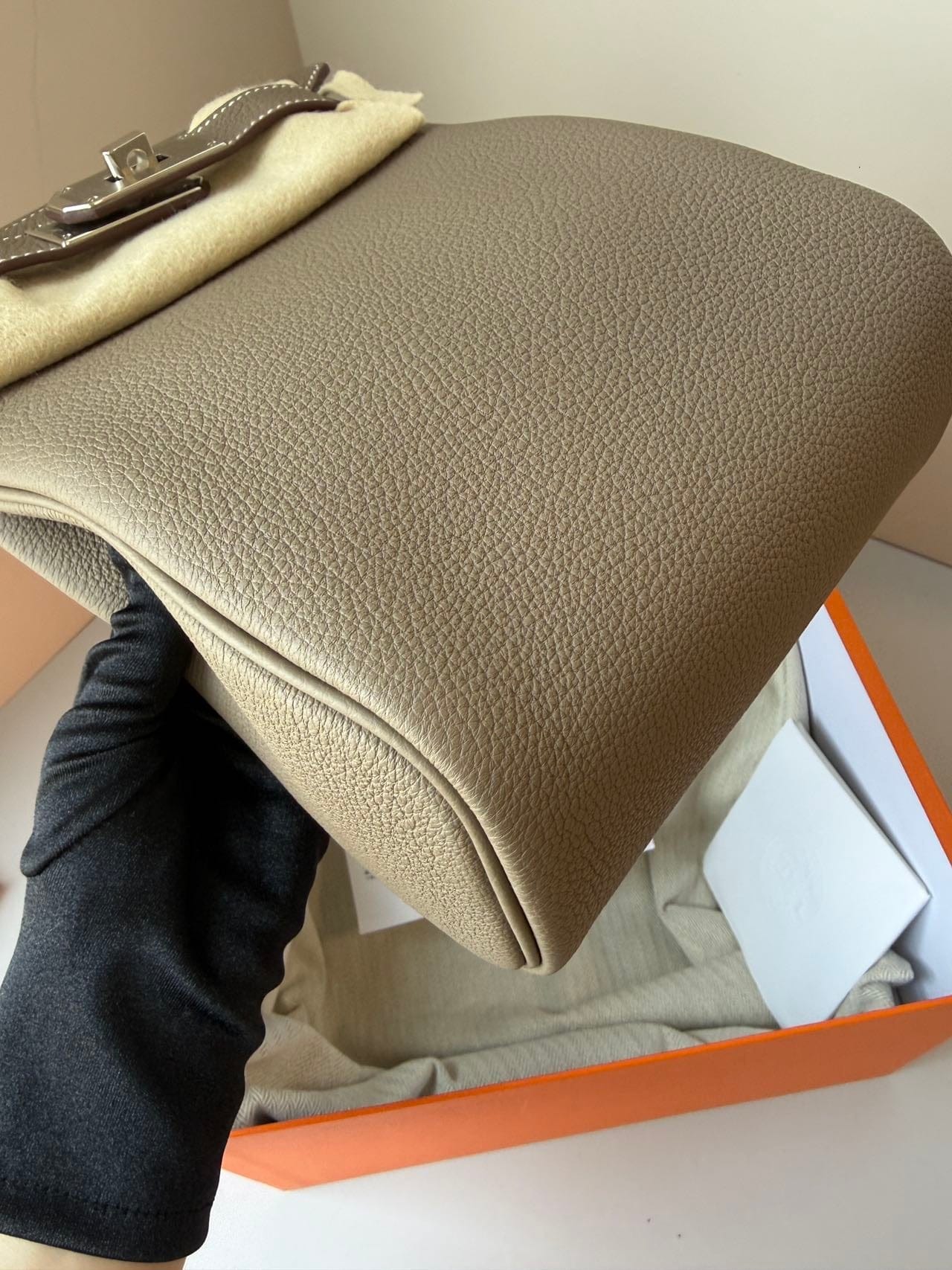 Iconn Boutique Hermès HAC à dos PM Etoupe Togo Leather Gold Hardware - Stamp W