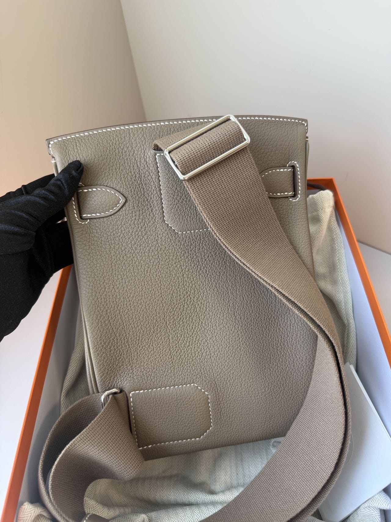 Iconn Boutique Hermès HAC à dos PM Etoupe Togo Leather Gold Hardware - Stamp W