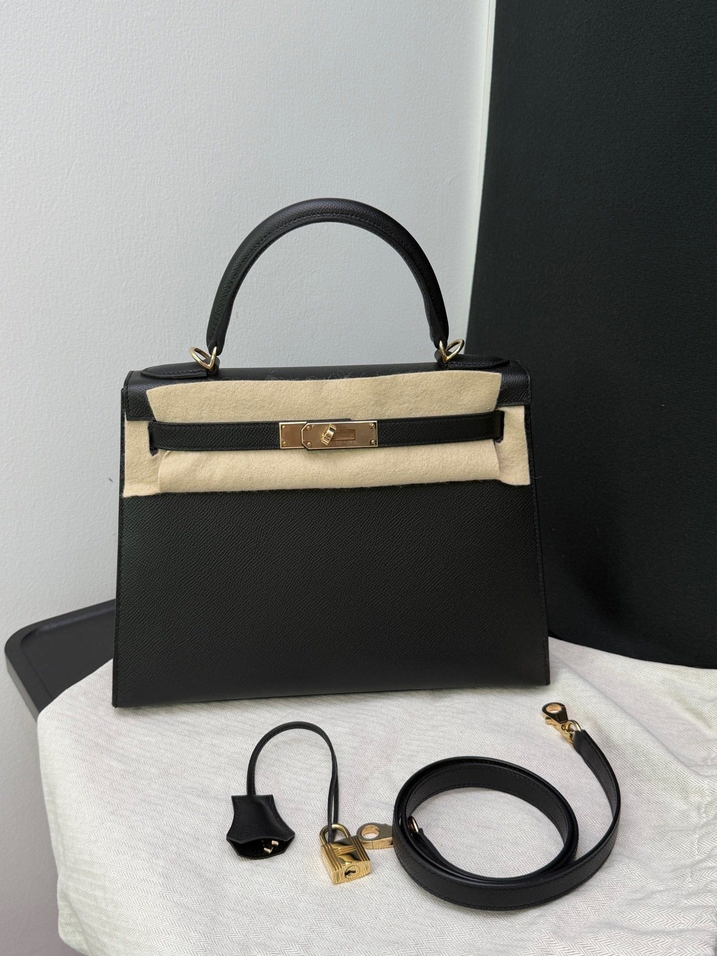 Iconn Boutique Hermès Kelly 28 Champagne Gold Hardware -Stamp Z