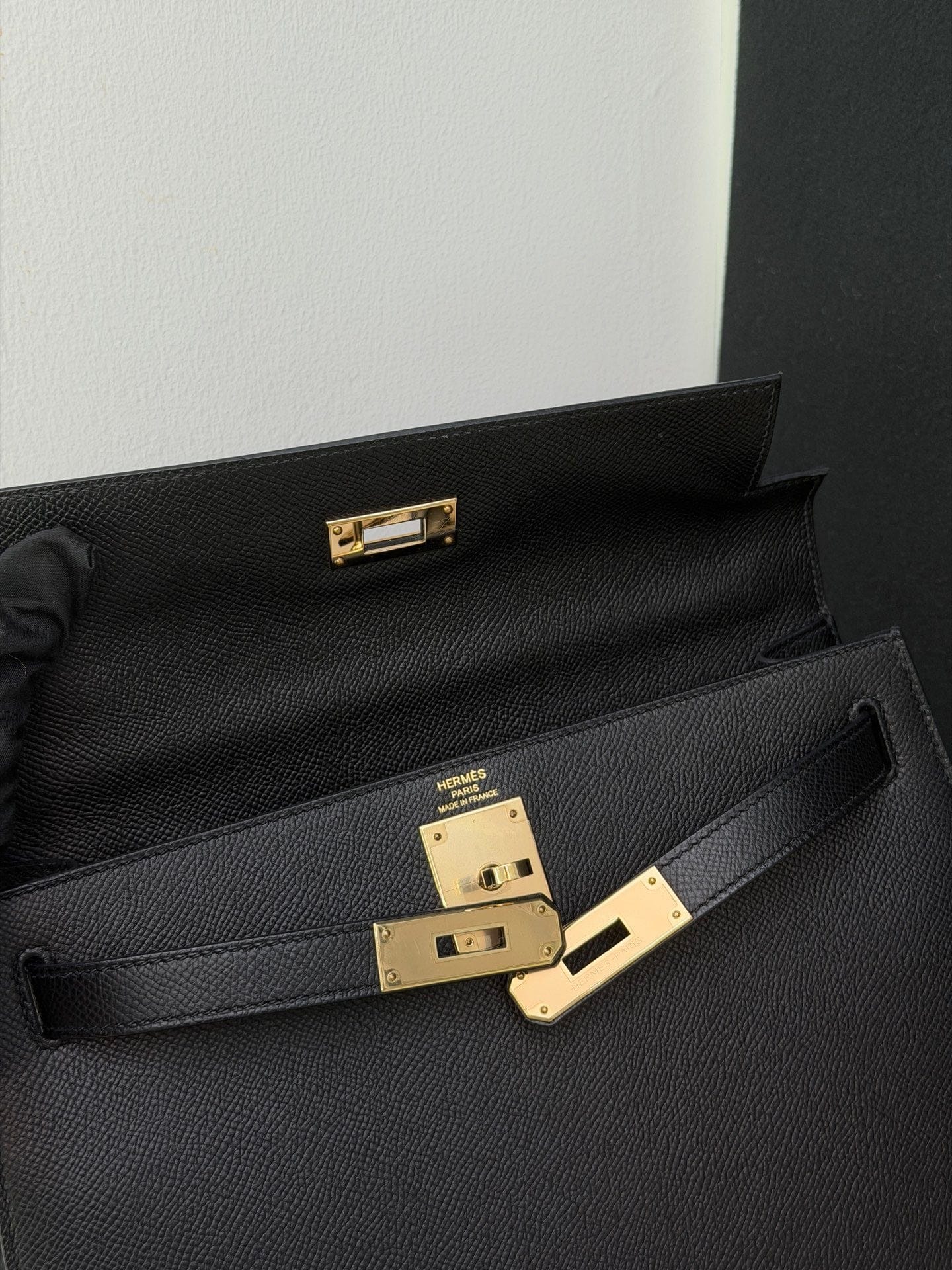 Iconn Boutique Hermès Kelly 28 Champagne Gold Hardware -Stamp Z