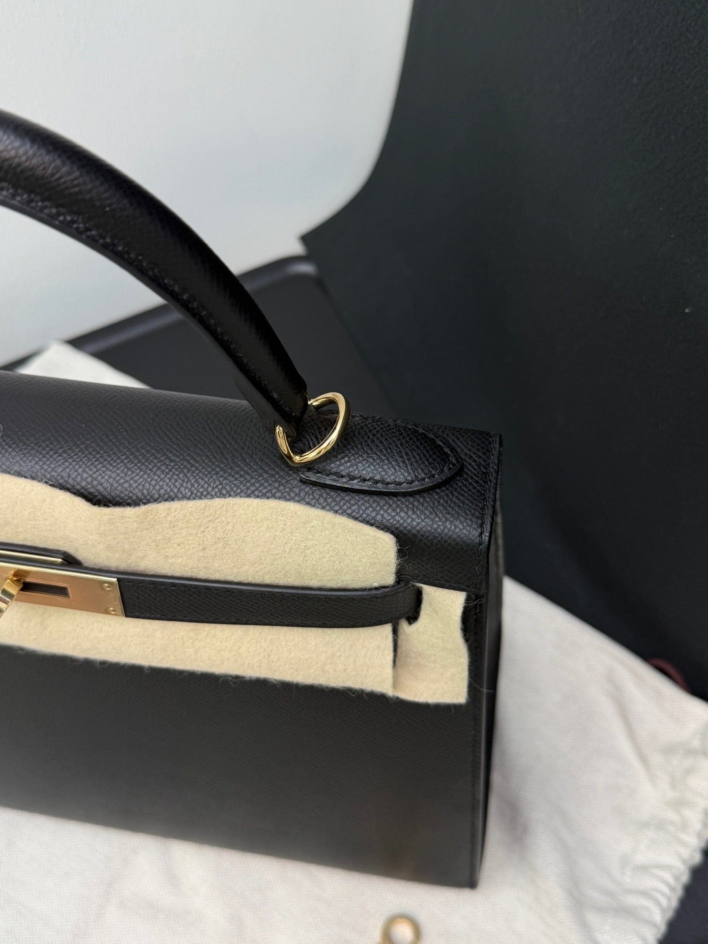 Iconn Boutique Hermès Kelly 28 Champagne Gold Hardware -Stamp Z