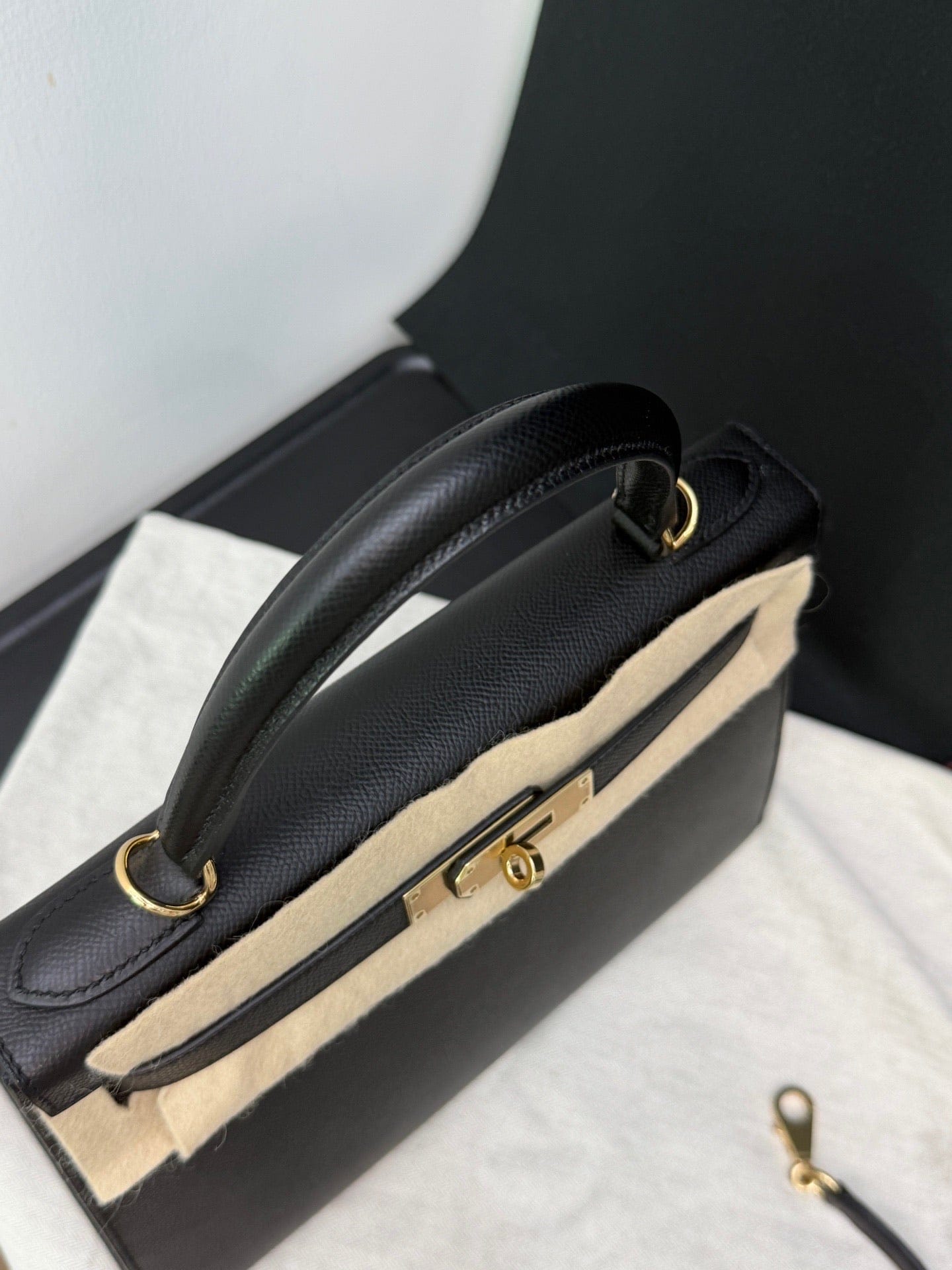 Iconn Boutique Hermès Kelly 28 Champagne Gold Hardware -Stamp Z