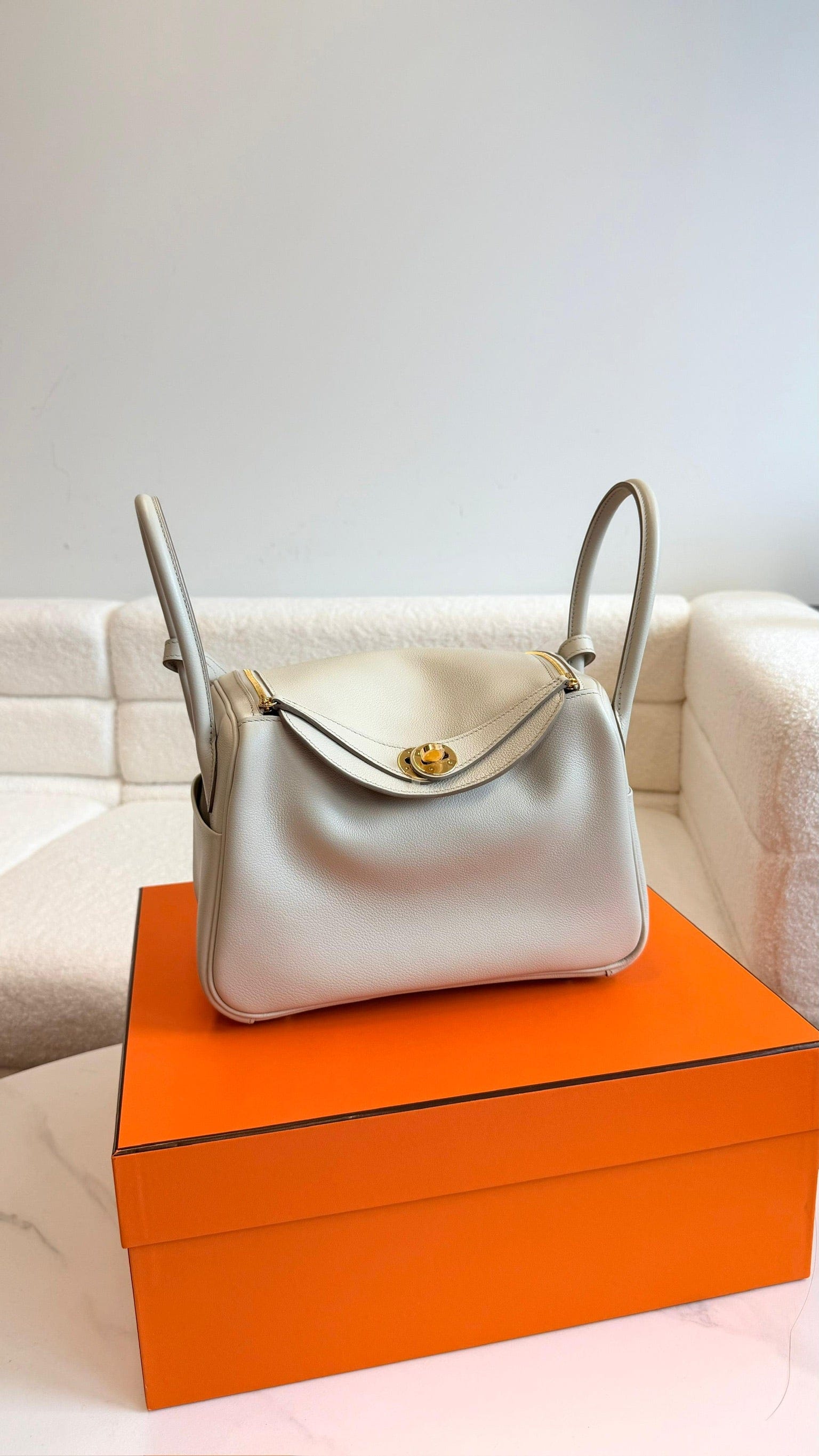 Iconn Boutique Hermès lindy 26 evercolor Beton gold hand wear