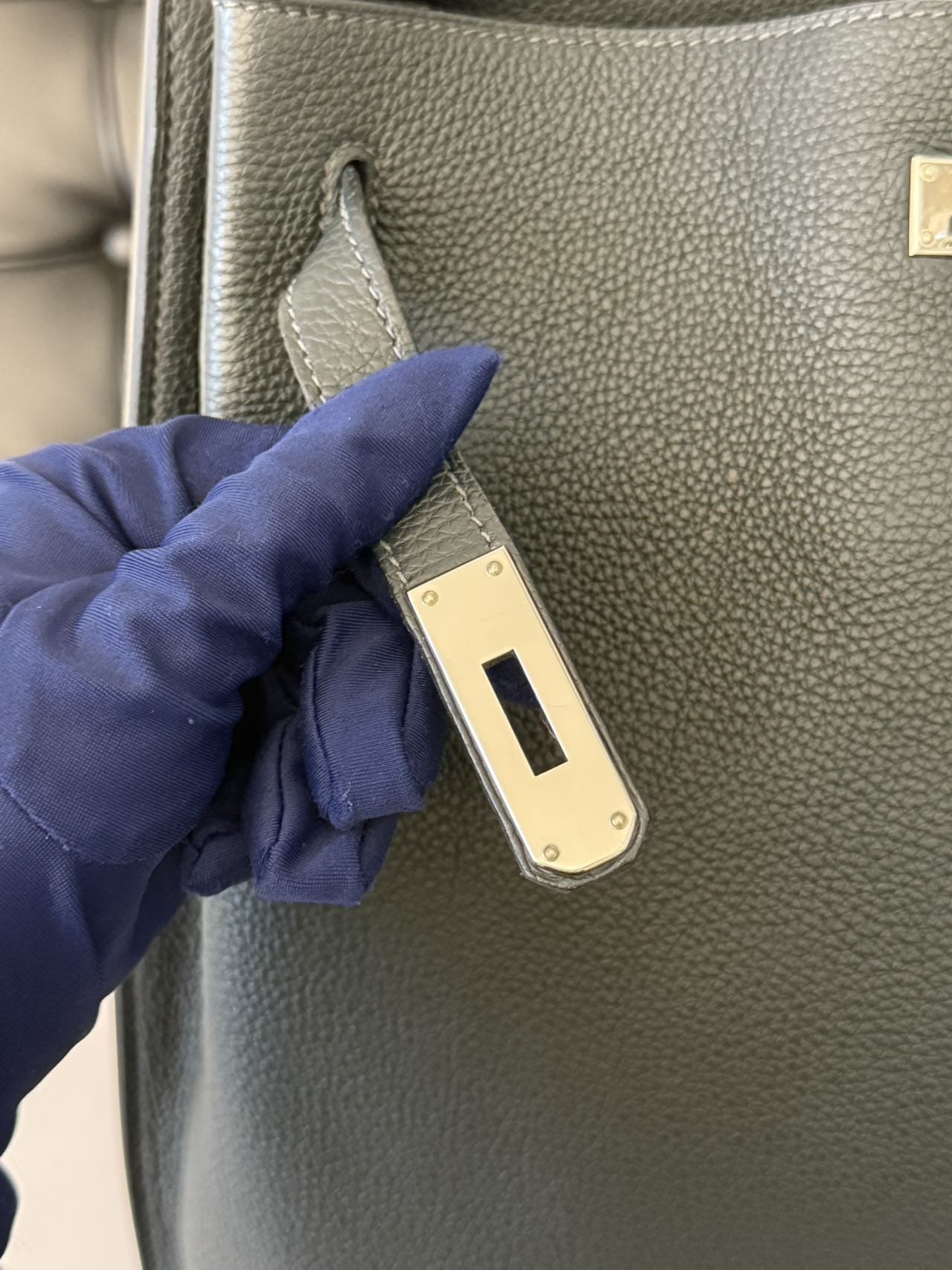 Iconn Boutique Hermès So Kelly 26 in Vibrant Emerald Togo Leather | Silver Fittings | Square R