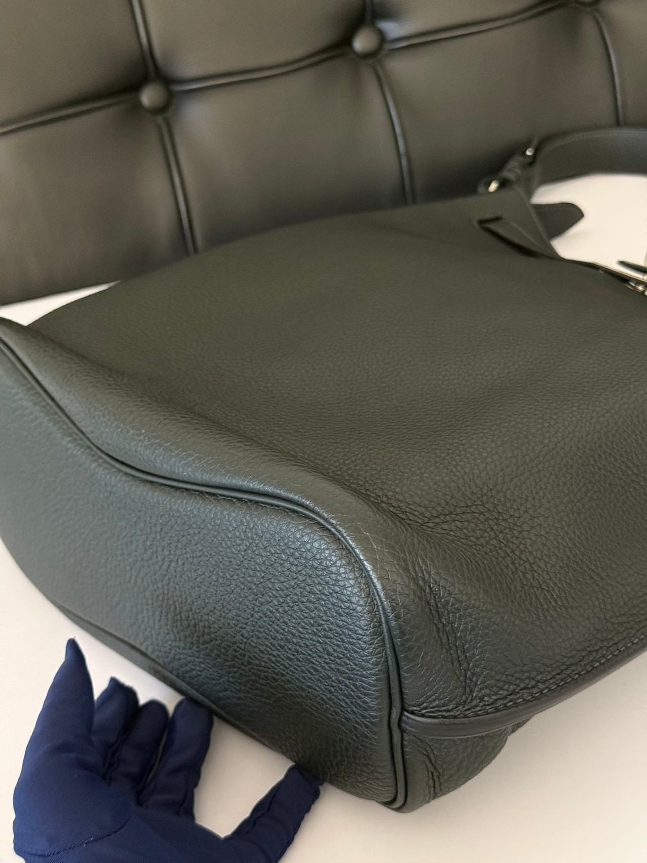Iconn Boutique Hermès So Kelly 26 in Vibrant Emerald Togo Leather | Silver Fittings | Square R