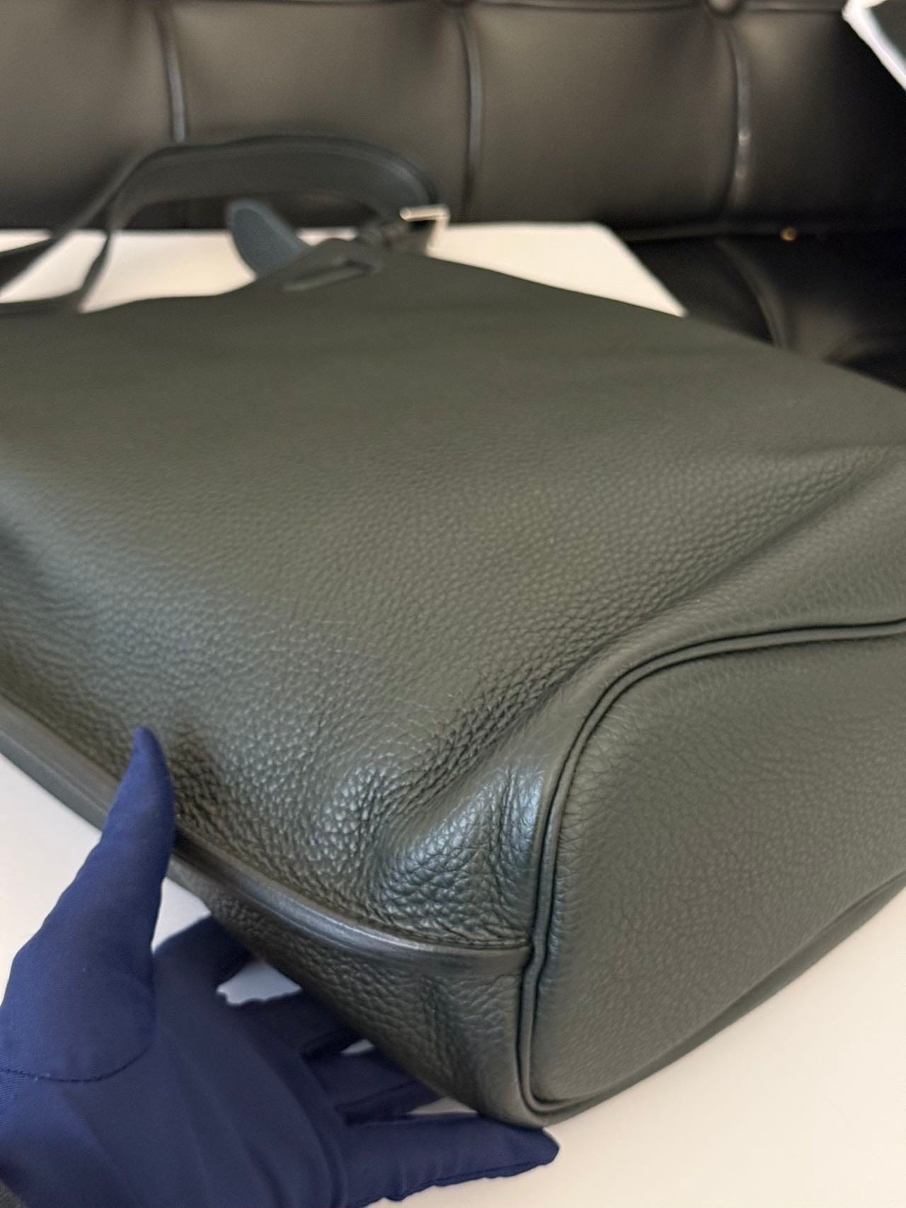 Iconn Boutique Hermès So Kelly 26 in Vibrant Emerald Togo Leather | Silver Fittings | Square R