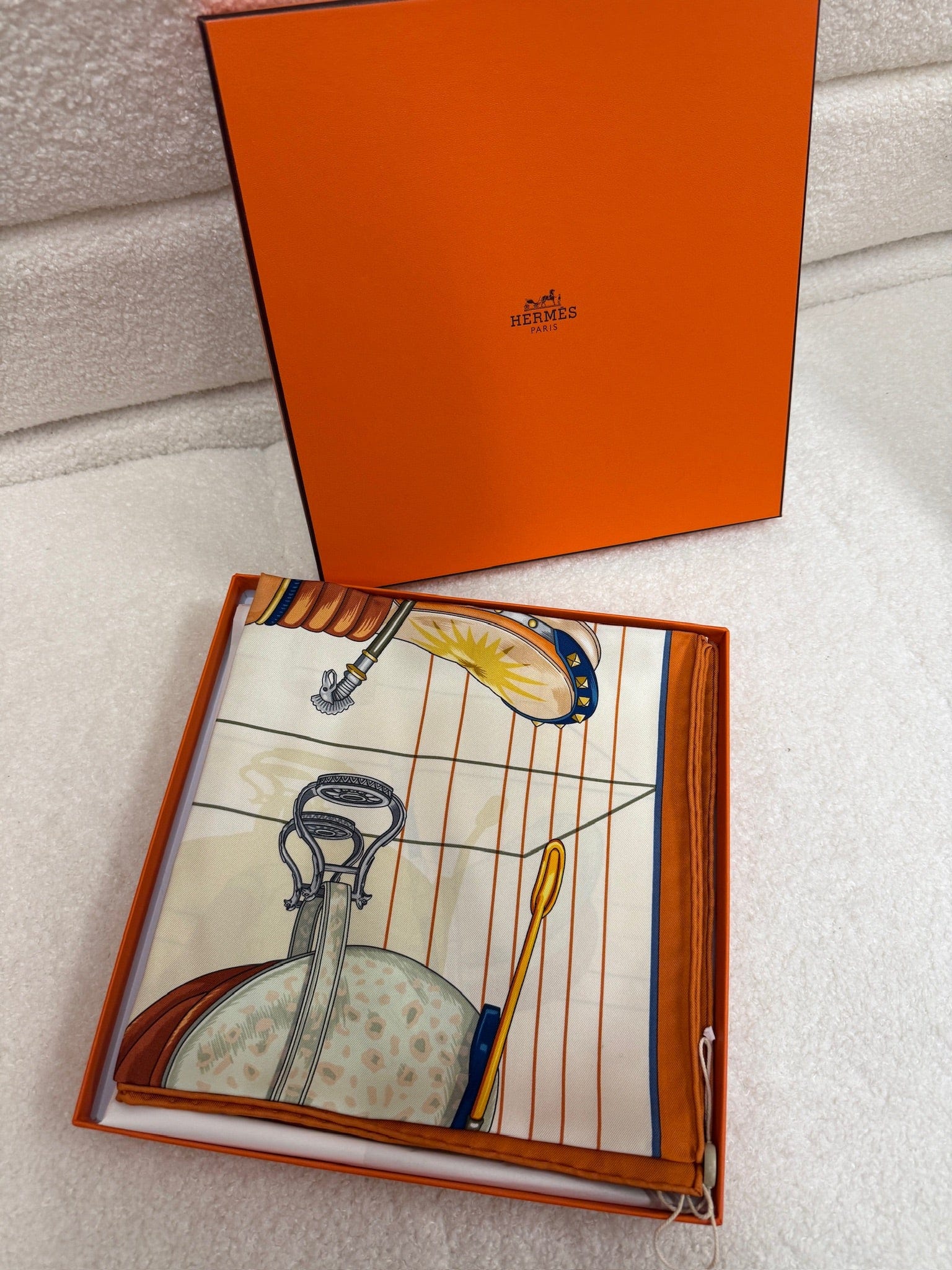 Iconn Boutique Hermès "Tous en Selle" 90cm Silk Scarf – Equestrian Saddle & Bridle Motif – 2025 Spring/Summer Collection