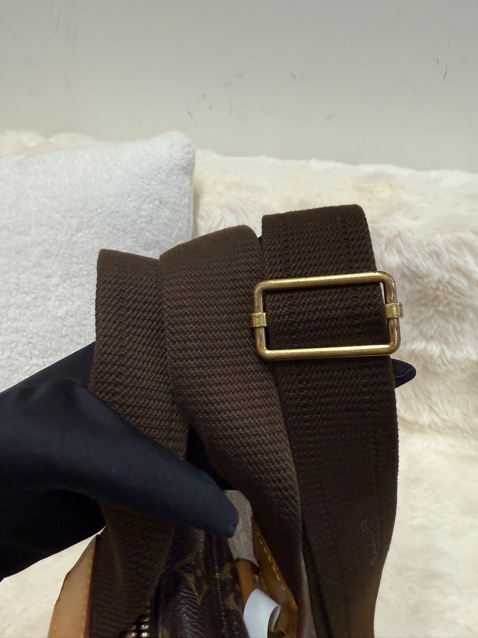 Iconn Boutique Louis Vuitton Monogram Canvas Shoulder Bag