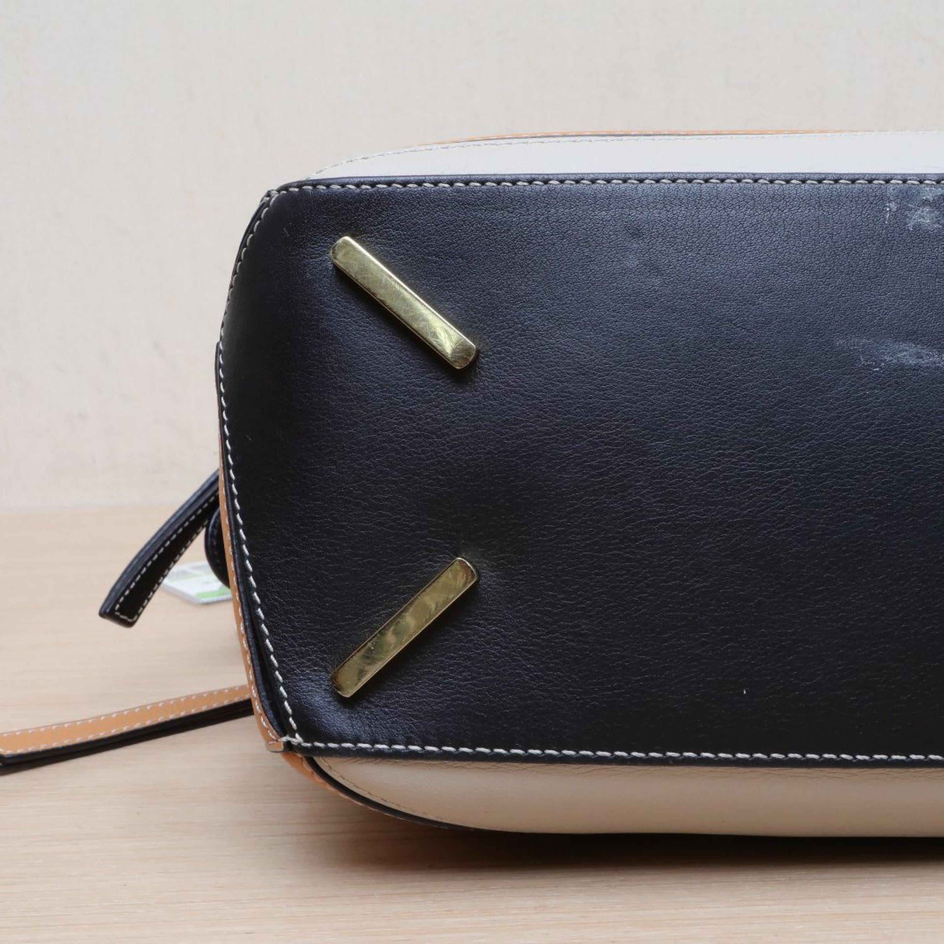 Loewe Loewe Puzzle 29 Geometric Bag Medium Colorblock Leather C
Original dust bag, shopping ticket, shoulder strap ALC3150
