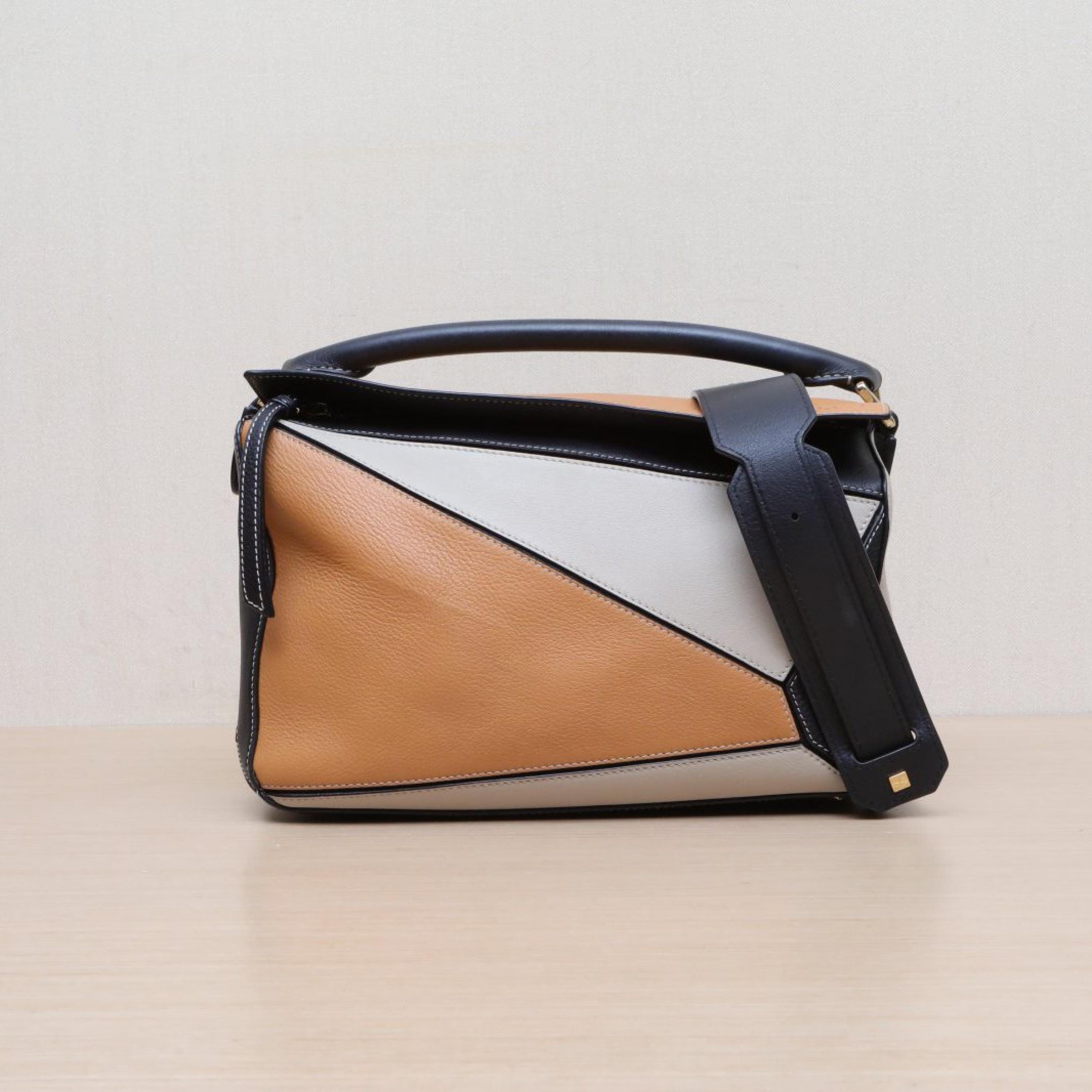 Loewe Loewe Puzzle 29 Geometric Bag Medium Colorblock Leather C
Original dust bag, shopping ticket, shoulder strap ALC3150