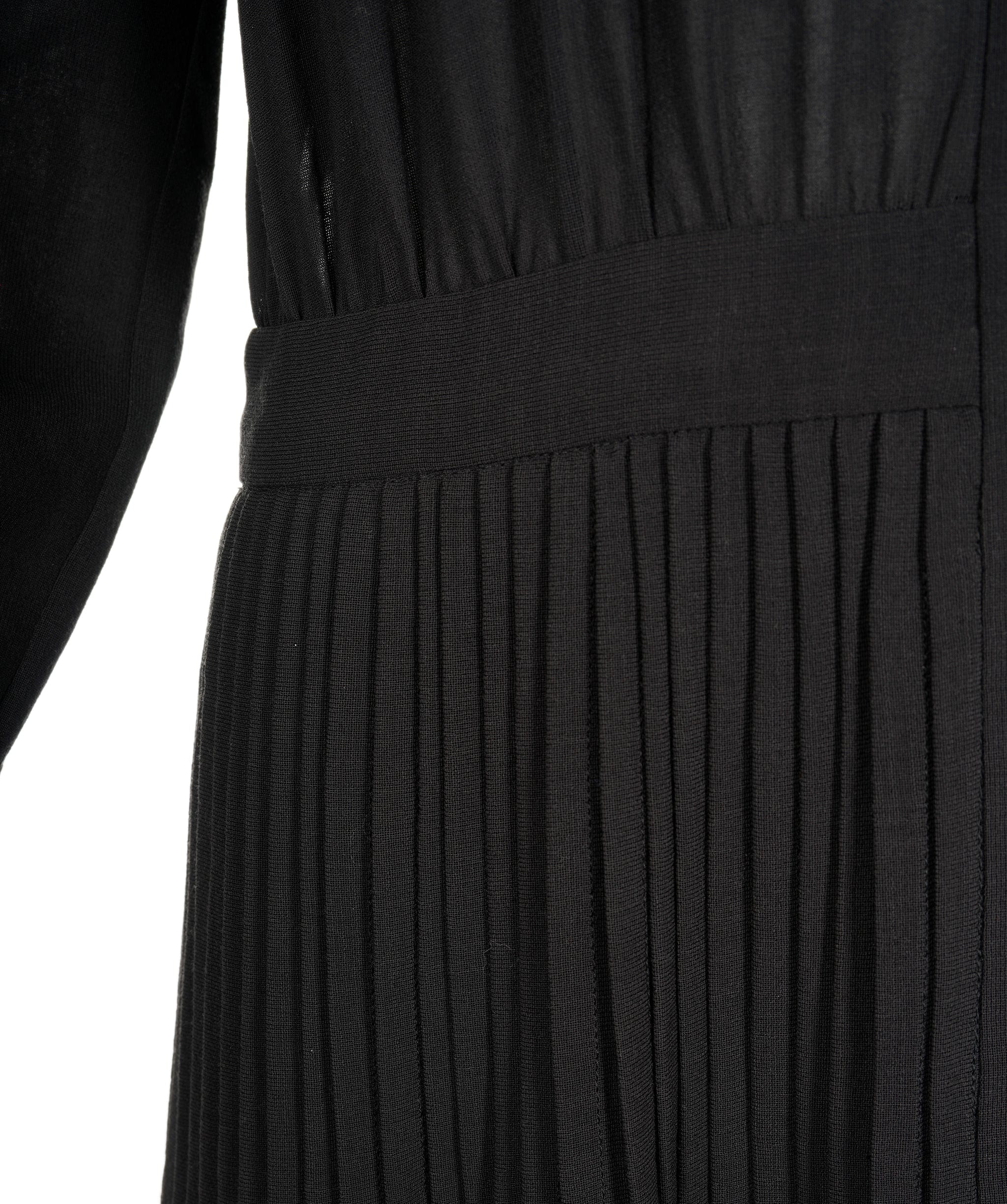 Loro Piana Loro Piana black v neck pleated silk dress  ASL8491