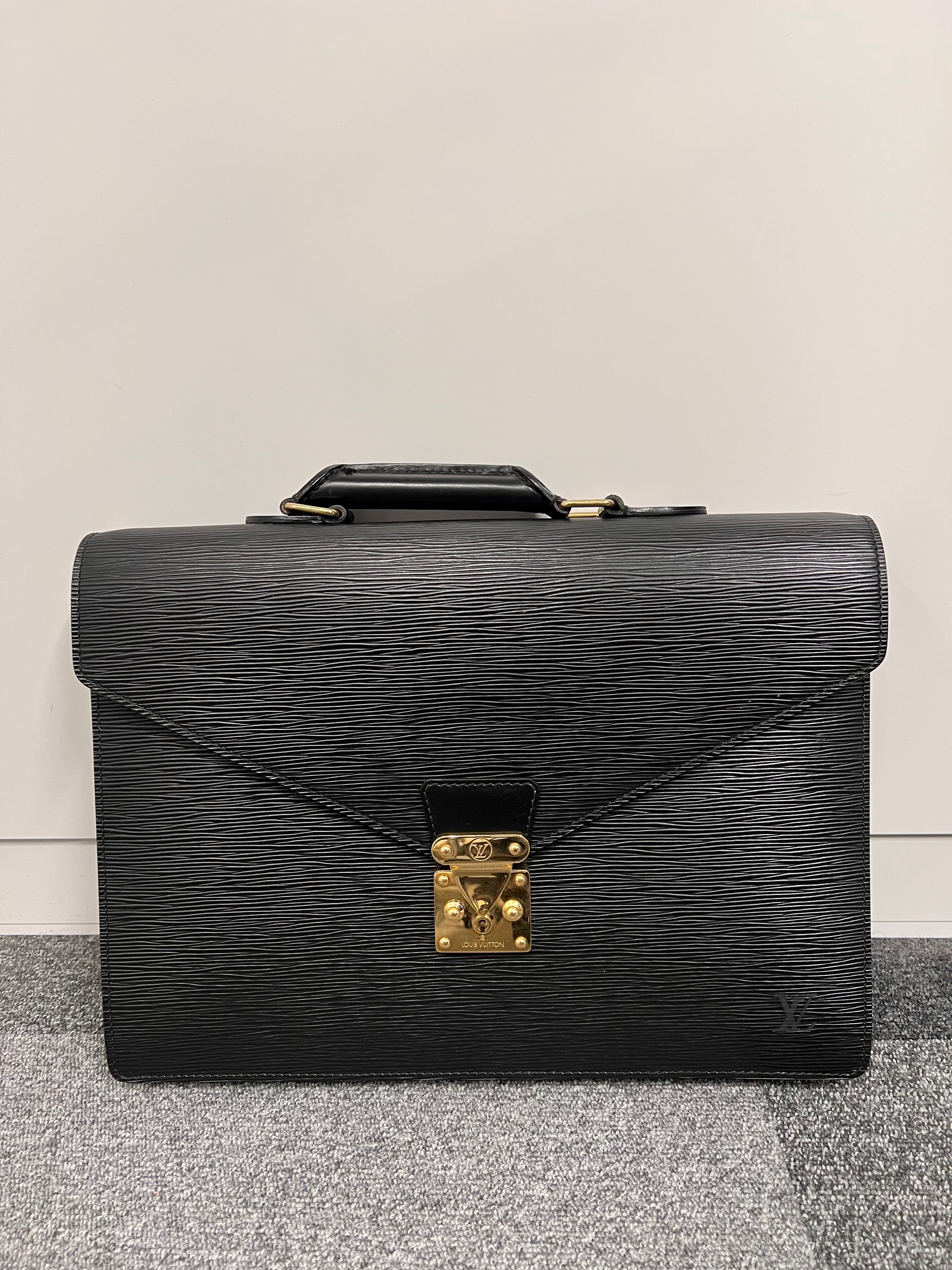 LOUIS VUITTON LOUIS VUITTON M54422 Epi Serviette Conseiller Black B0818RJ8CY