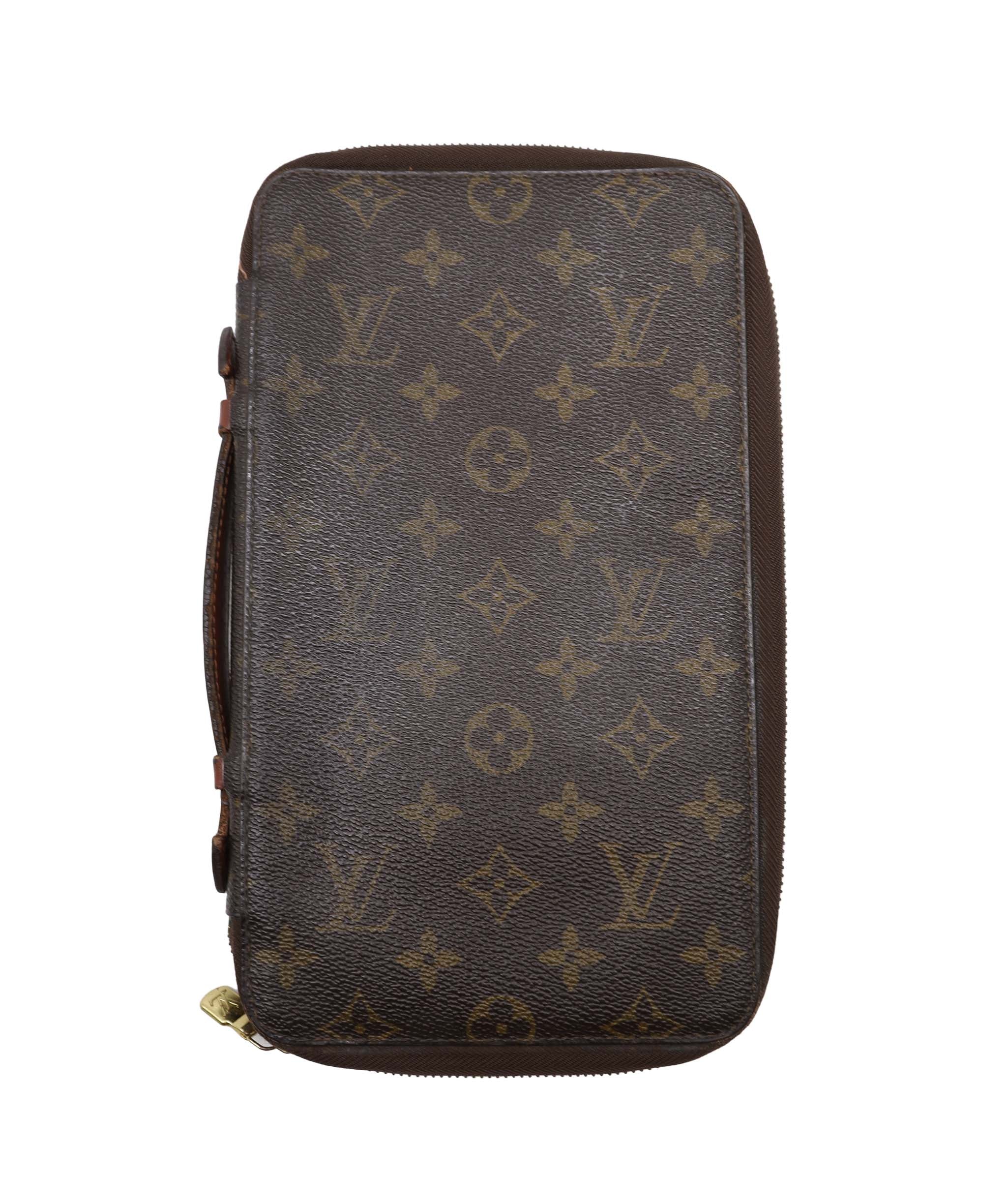 Louis Vuitton Louis Vuitton Monogram Poche Escapade Travel Case M60113 LV Auth 105681 DXBS3291