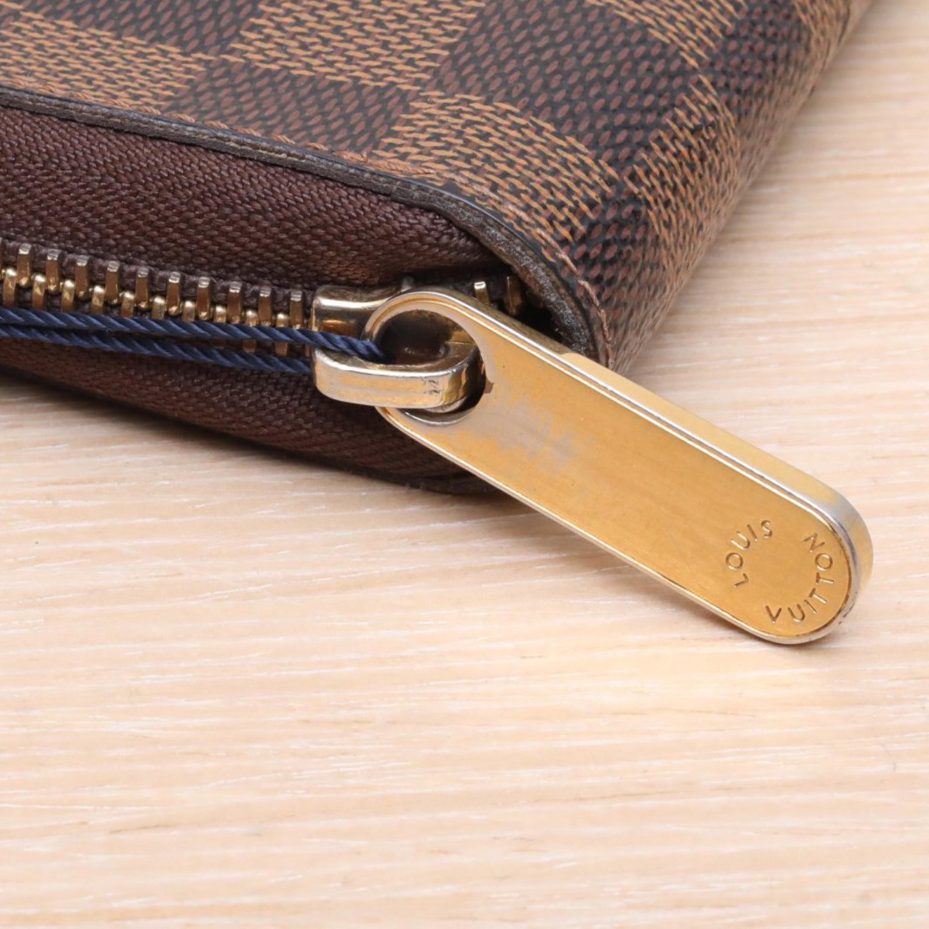 Louis Vuitton Louis Vuitton Brown Checkerboard PVC 2012 Long Zip-Around Checkerboard Wallet
No accessories ALC3155