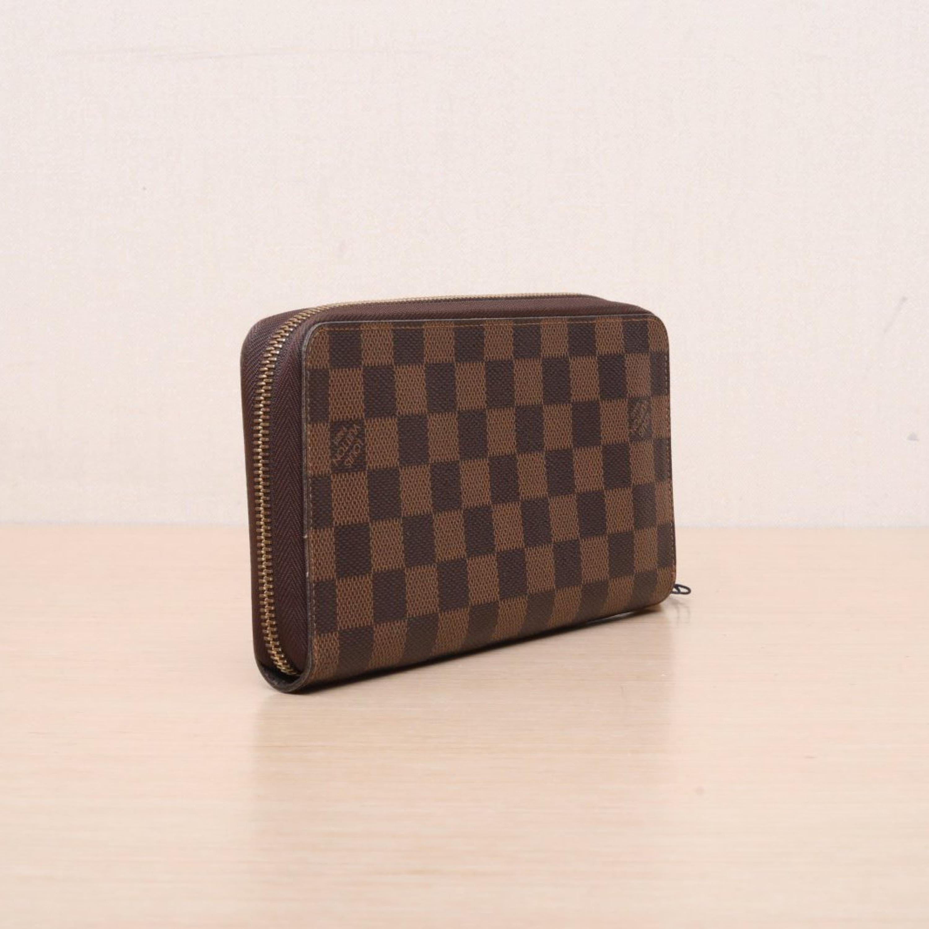 Louis Vuitton Louis Vuitton Brown Checkerboard PVC 2012 Long Zip-Around Checkerboard Wallet
No accessories ALC3155