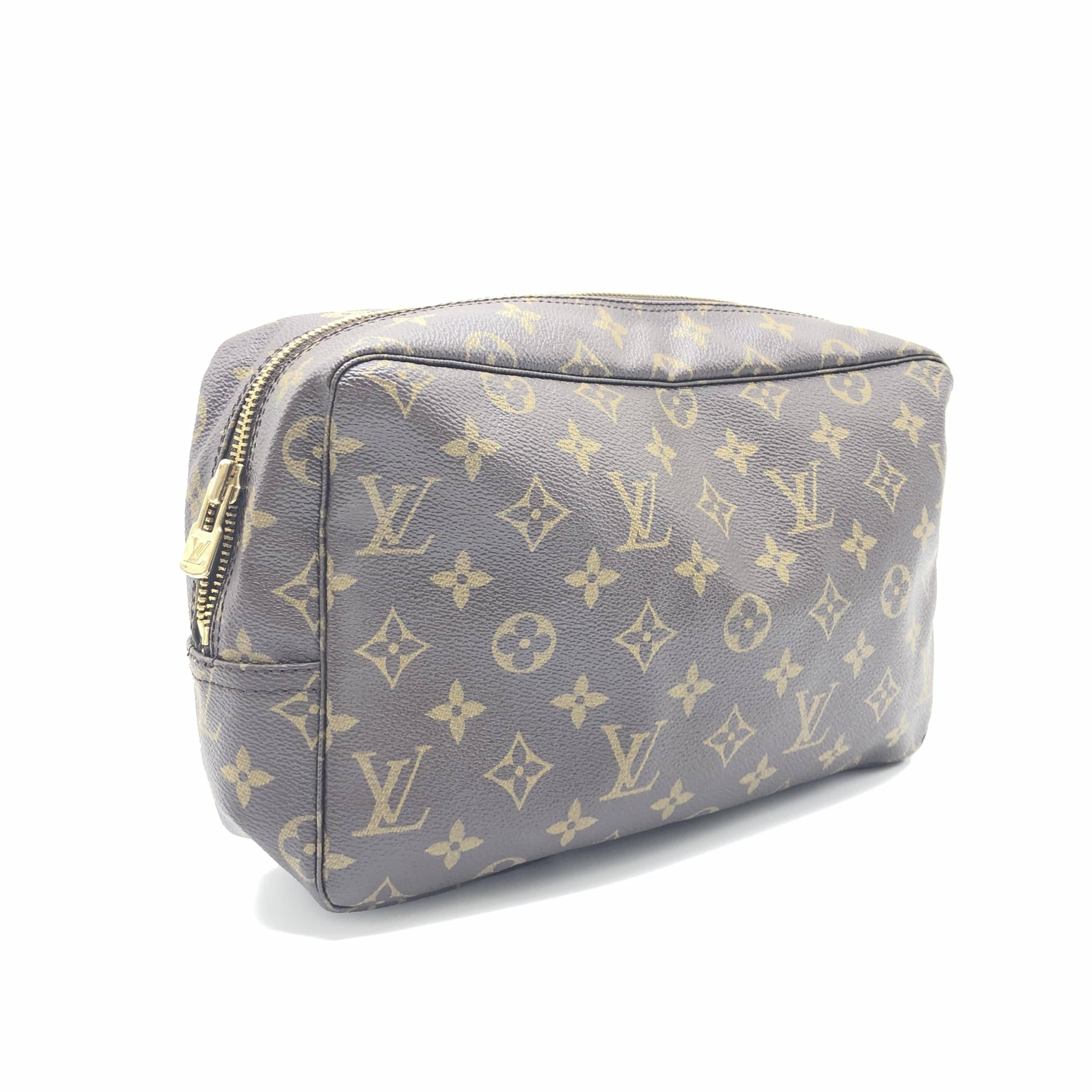 Louis Vuitton Louis Vuitton LV Trousse 28 Monogram ALC3223