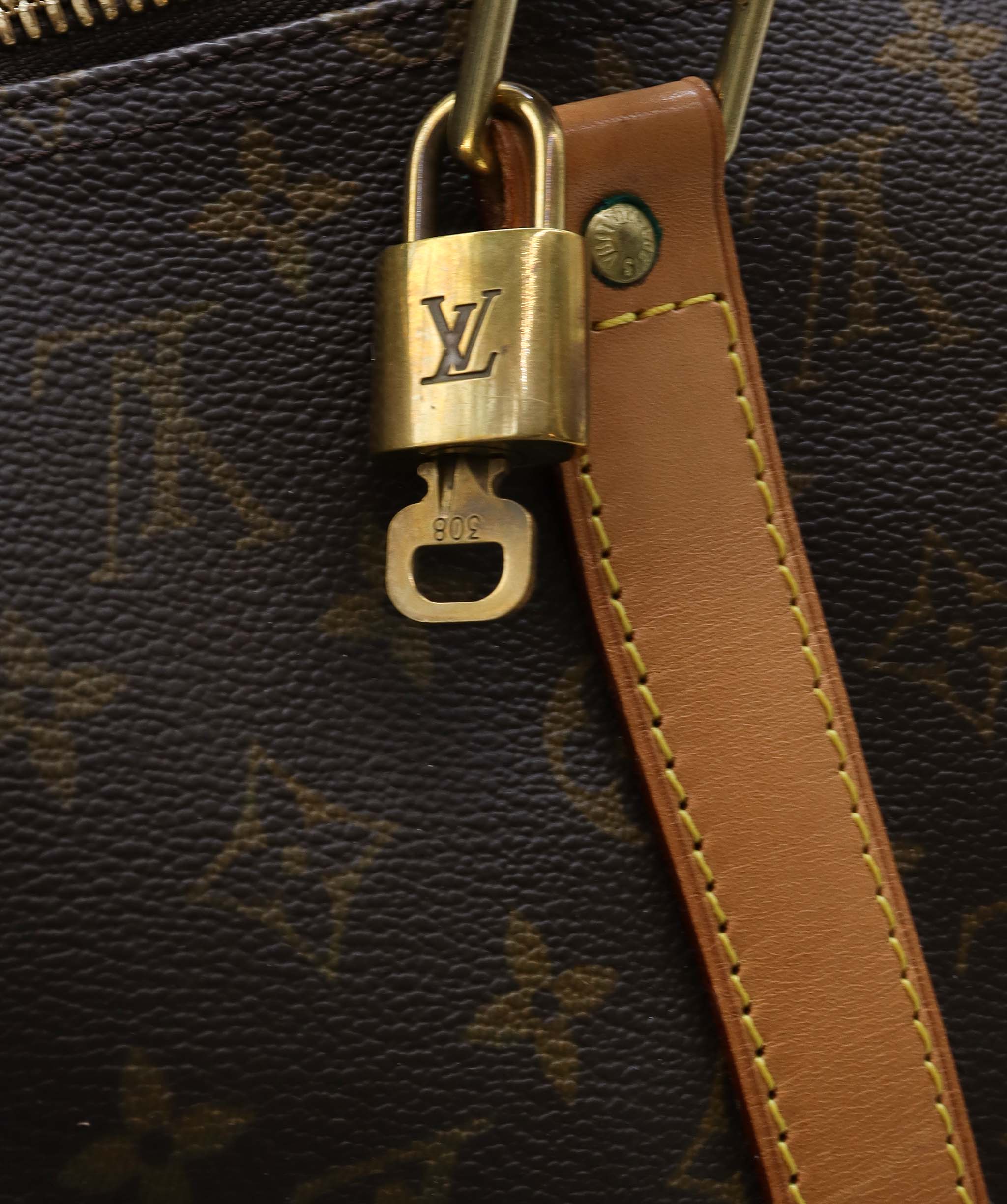 Louis Vuitton Louis Vuitton Monogram Keepall 50 Boston Bag M41426 LV auth 77966 DXBS0551