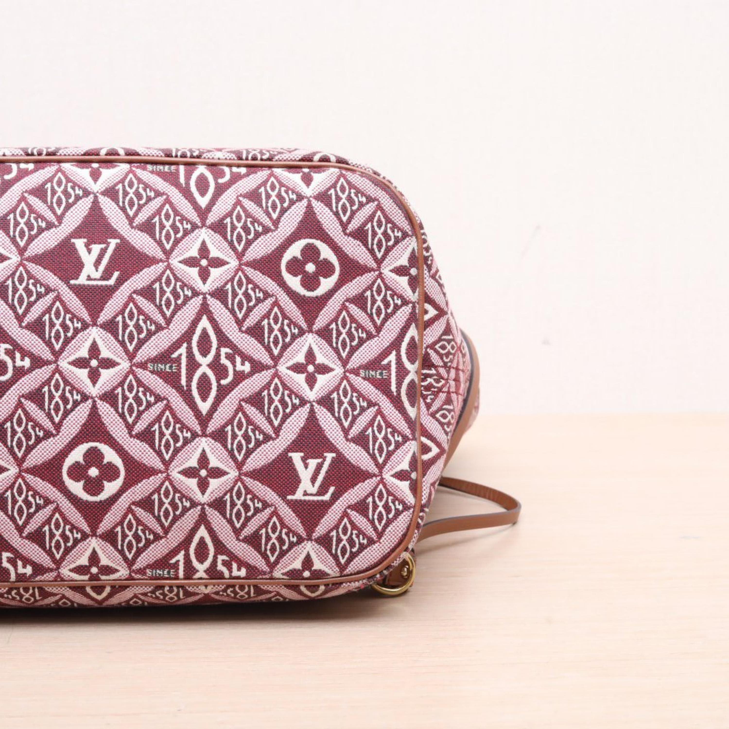 Louis Vuitton Louis Vuitton Neverfull Medium 31 Gamete Bag Red Brown PVC Silver Buckle 2020 1854 Print
sub-bag ALC3183