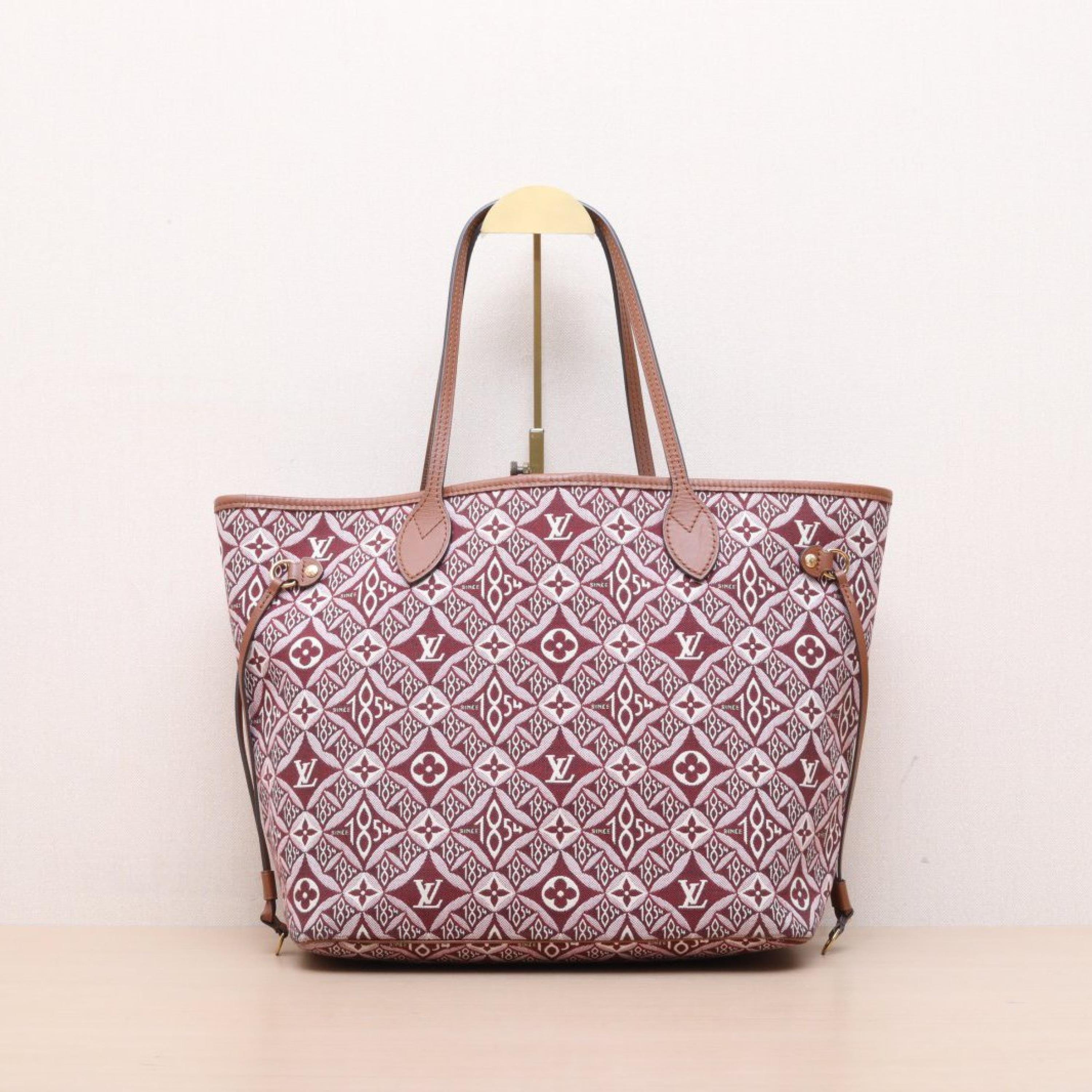 Louis Vuitton Louis Vuitton Neverfull Medium 31 Gamete Bag Red Brown PVC Silver Buckle 2020 1854 Print
sub-bag ALC3183