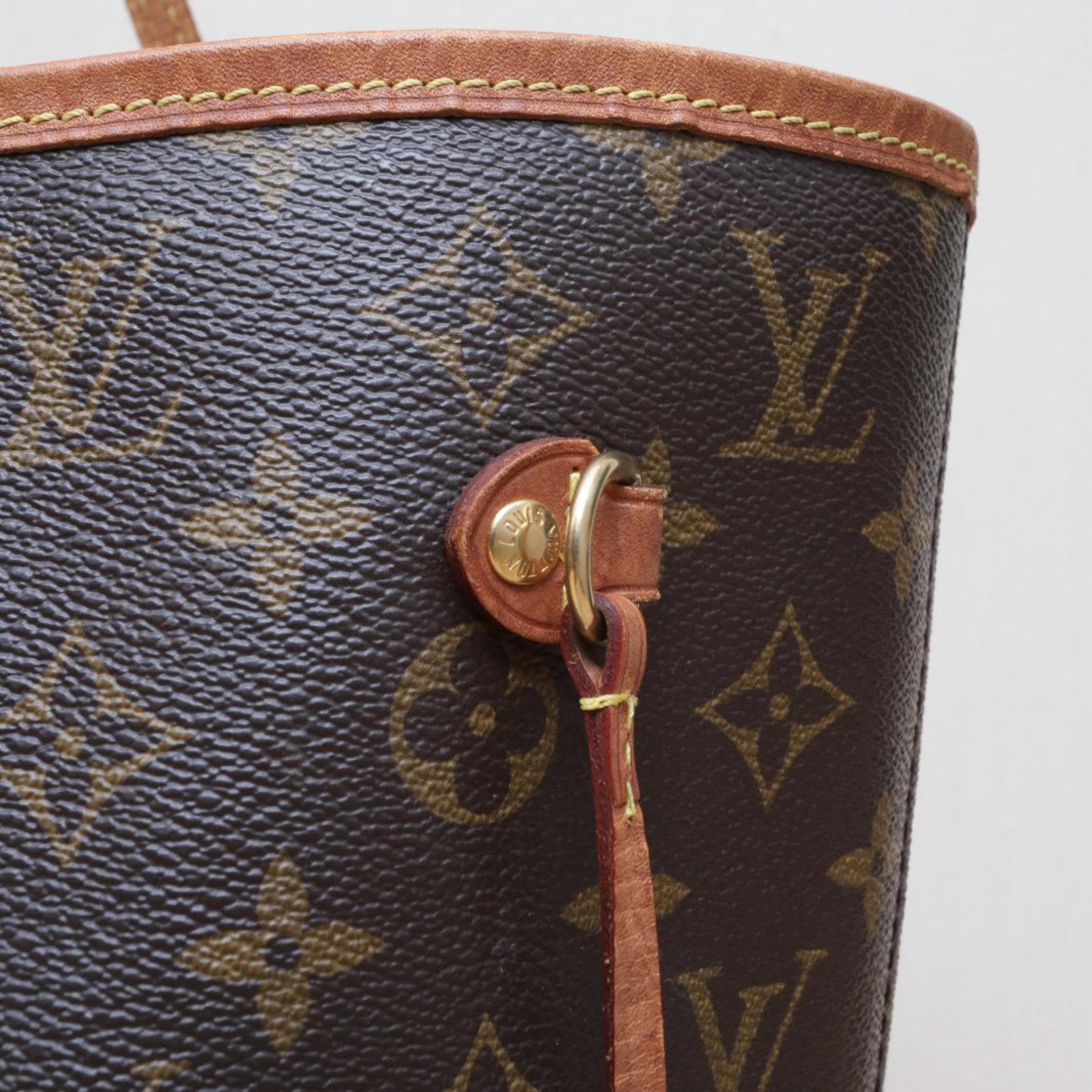 Louis Vuitton Louis Vuitton Neverfull Medium 31-Gamete Bag with Monogram PVC and Gold Buckle (2018 Badge)
sub-bag ALC3151