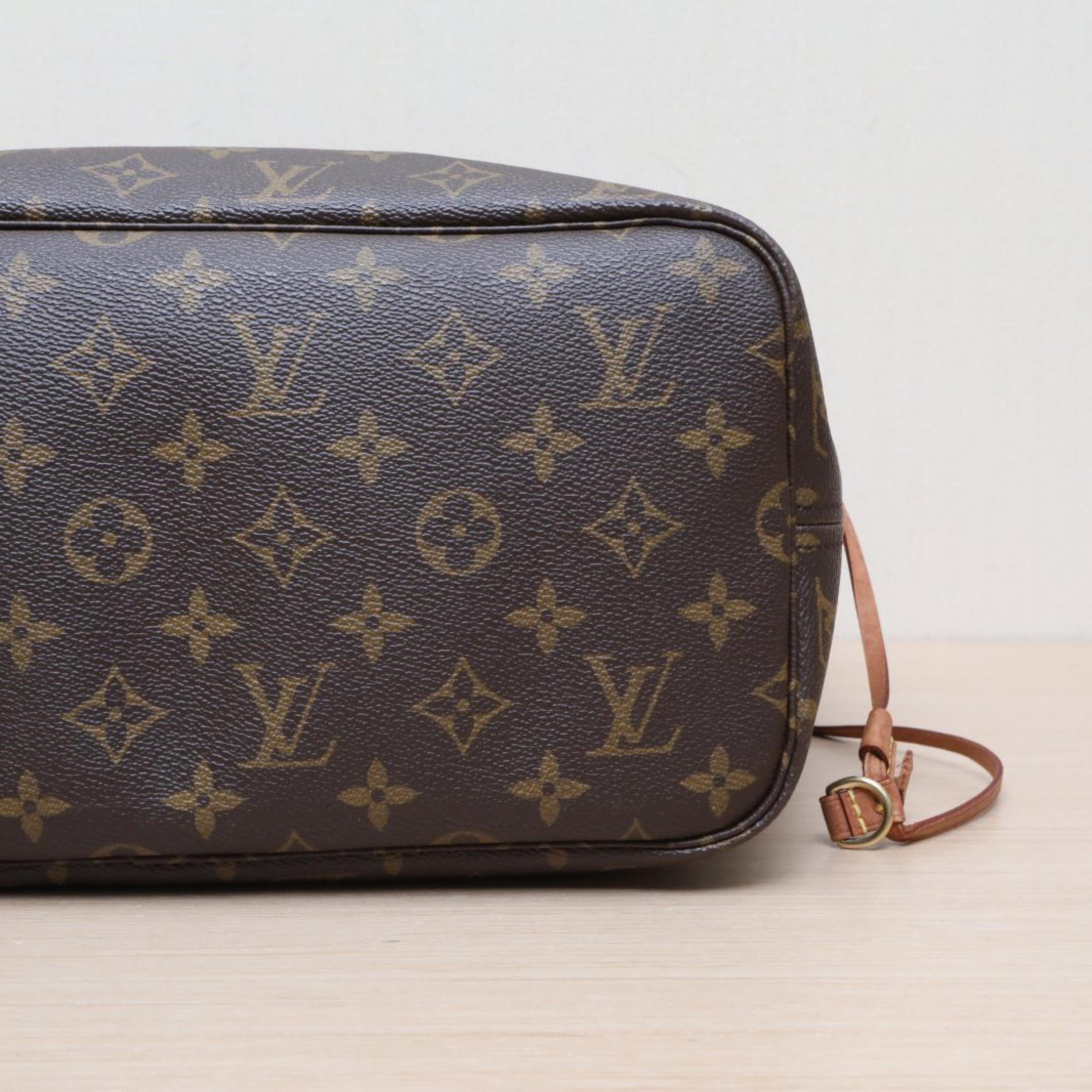 Louis Vuitton Louis Vuitton Neverfull Medium 31-Gamete Bag with Monogram PVC and Gold Buckle (2018 Badge)
sub-bag ALC3151
