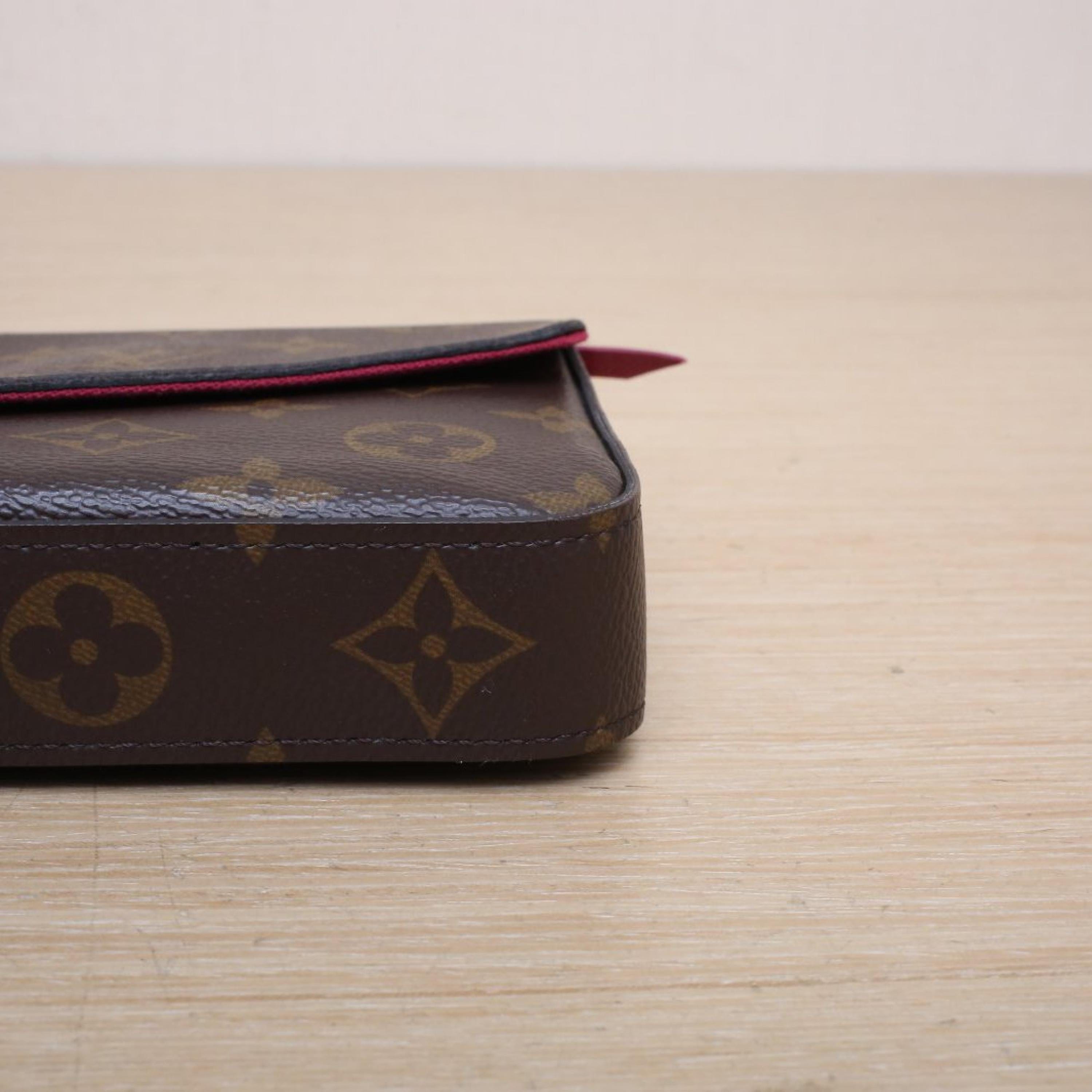 Louis Vuitton Louis Vuitton POCHETTE FELICIE 3-in-1 Chain Bag Monogram PVC 2020
Box, original dust bag, shopping ticket, brand label card, brand packaging bag, shoulder strap, sub-bag ALC3172