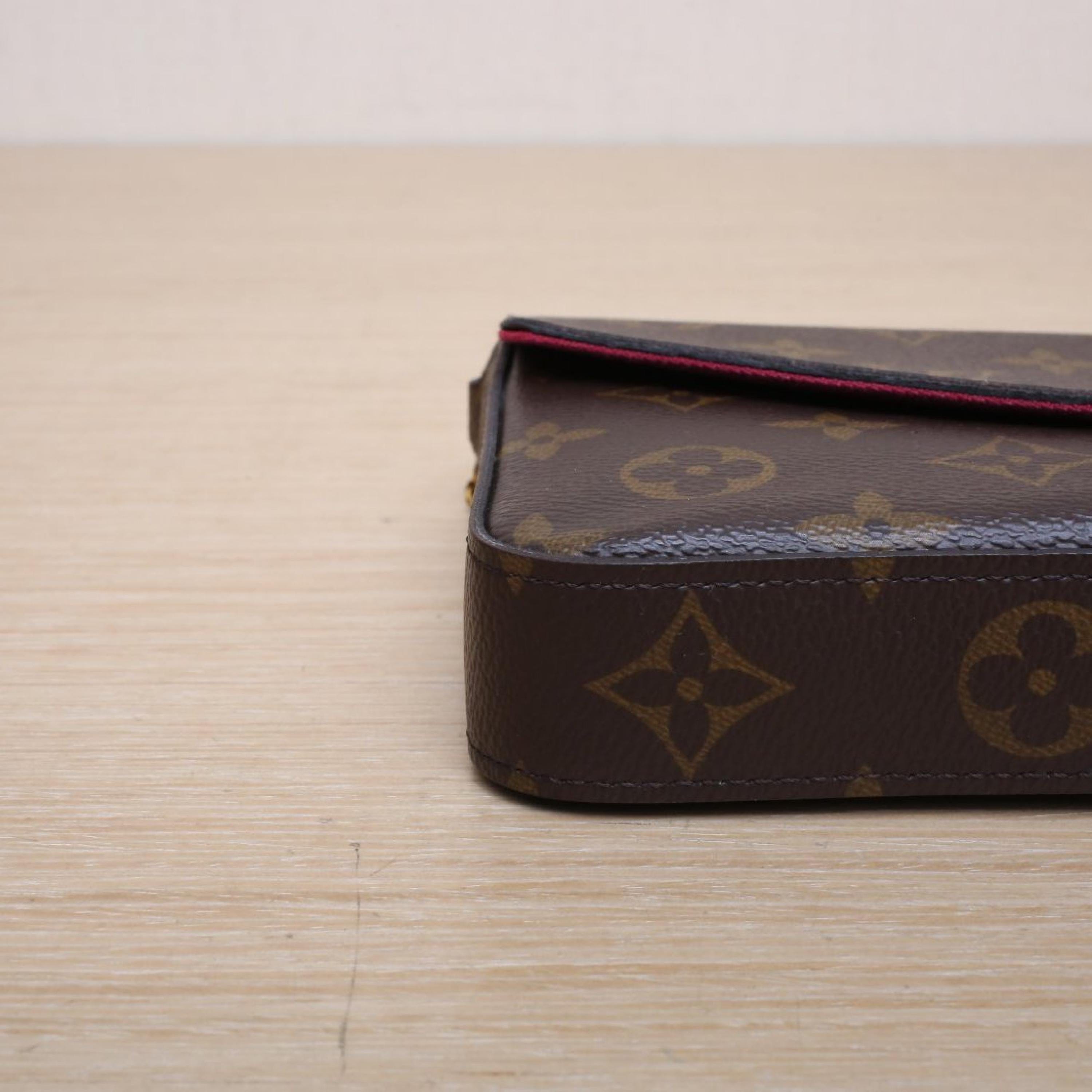 Louis Vuitton Louis Vuitton POCHETTE FELICIE 3-in-1 Chain Bag Monogram PVC 2020
Box, original dust bag, shopping ticket, brand label card, brand packaging bag, shoulder strap, sub-bag ALC3172