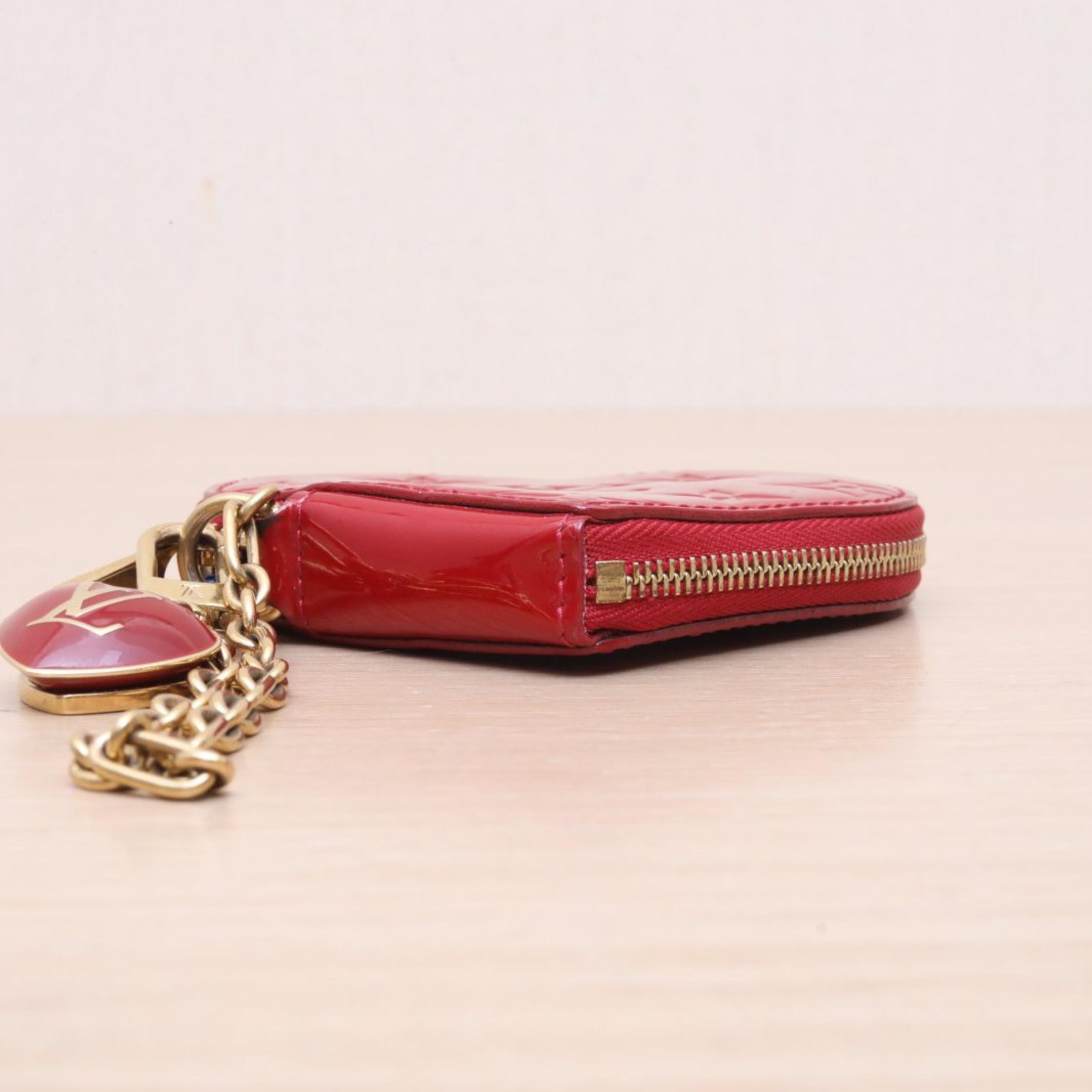 Louis Vuitton Louis Vuitton Red Patent Leather Heart Coin Purse
No accessories ALC3162