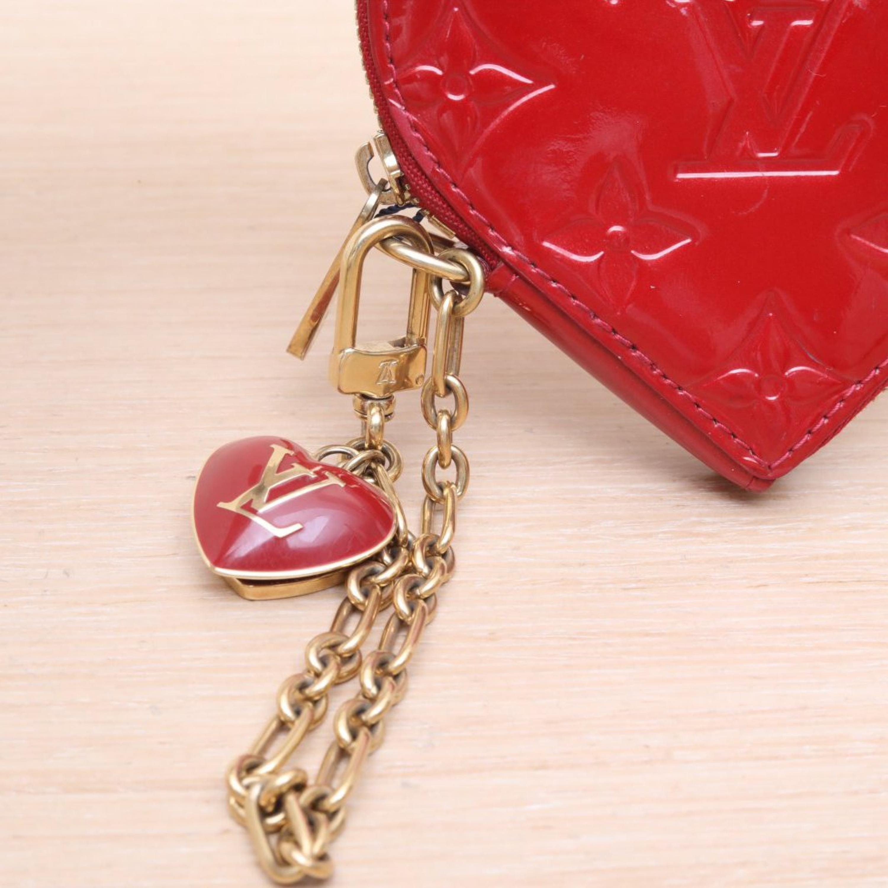 Louis Vuitton Louis Vuitton Red Patent Leather Heart Coin Purse
No accessories ALC3162